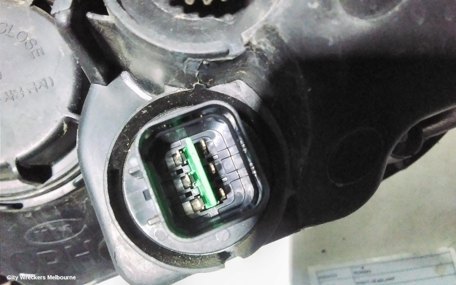 KIA RONDO RIGHT HEADLAMP, UN, 12/2006 - 09/2009