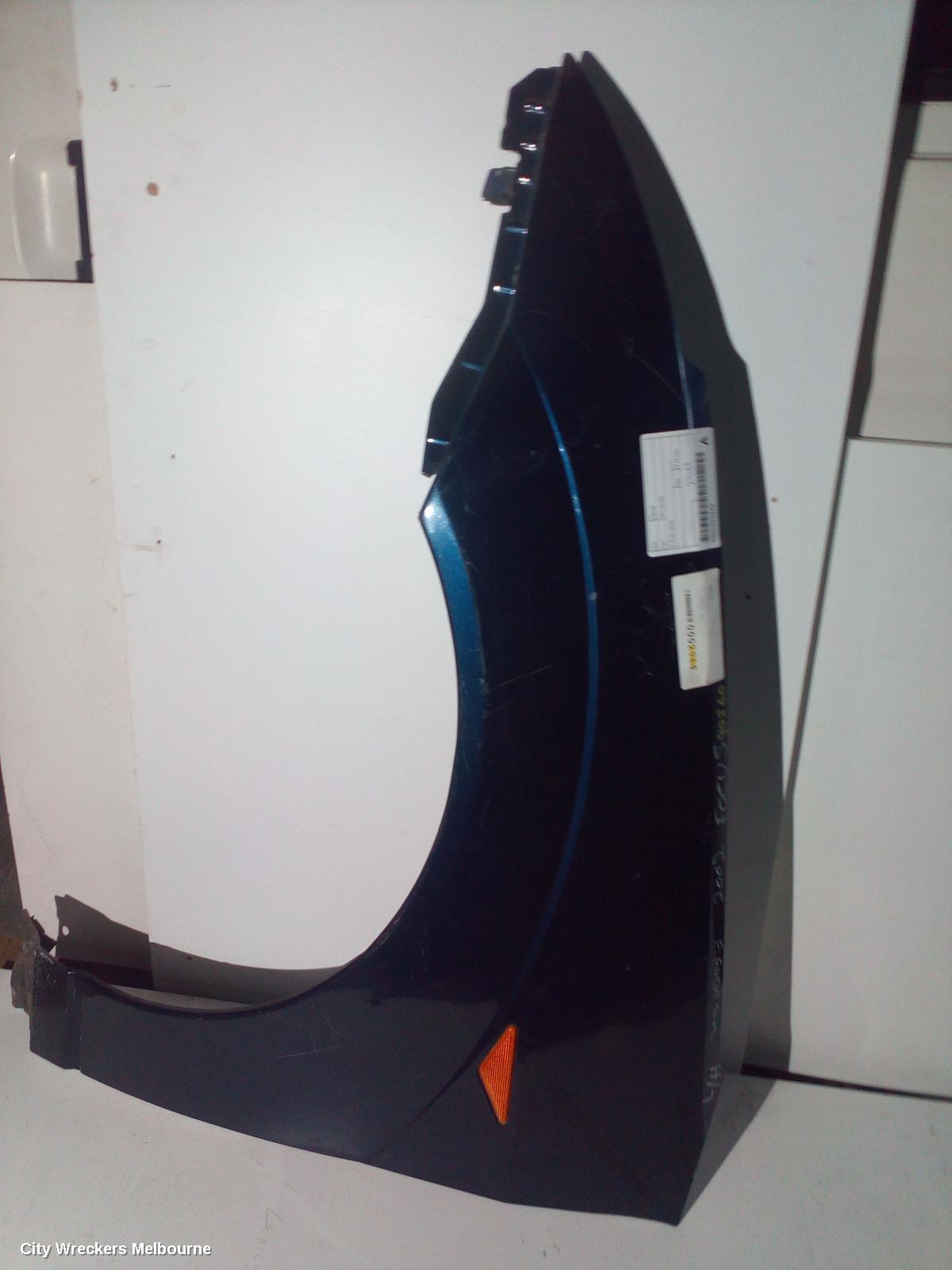 FORD FOCUS LEFT GUARD, LR, 01/2001 - 06/2005