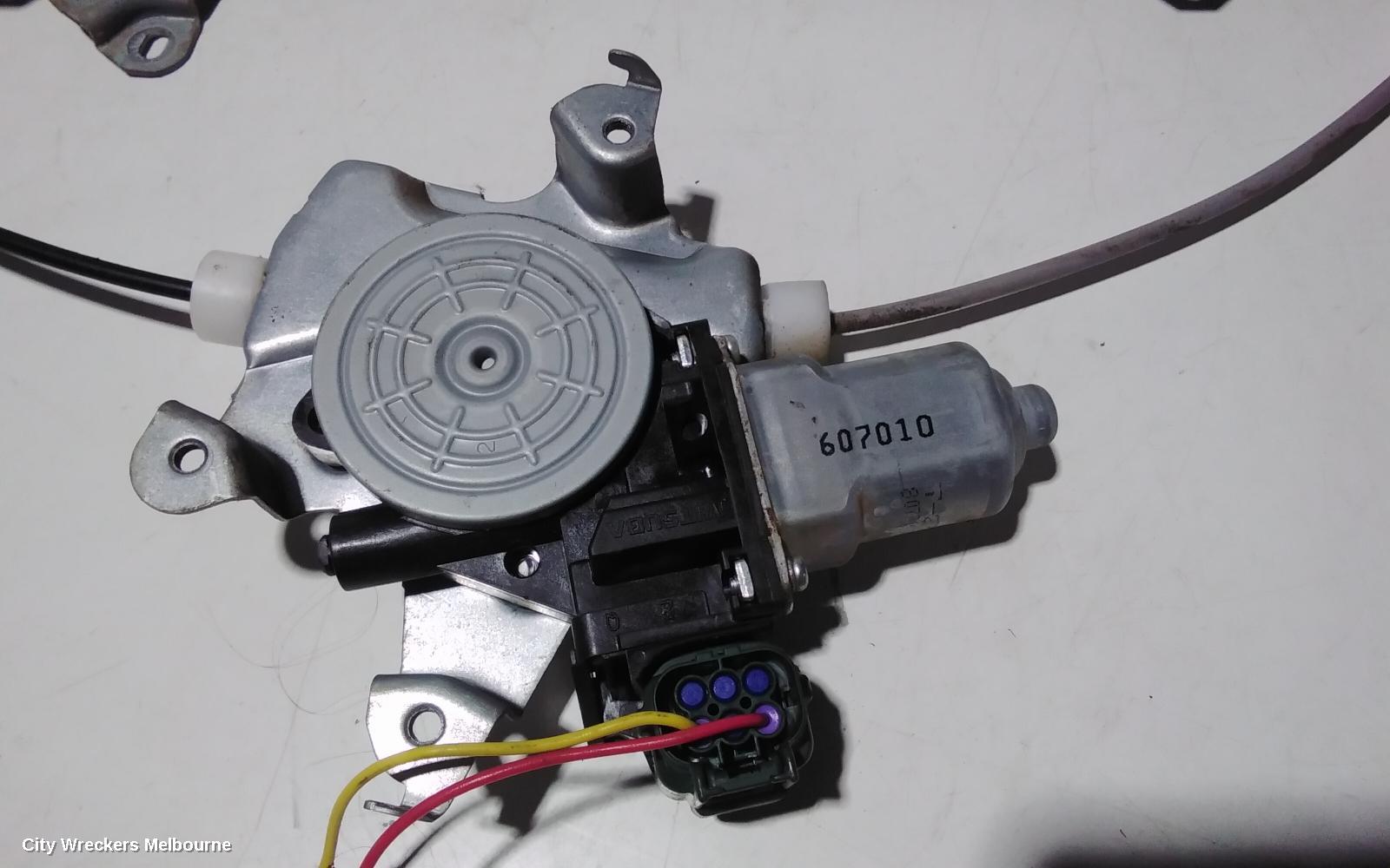 NISSAN NAVARA LEFT FRONT WINDOW REG/MOTOR, NP300, 05/2015 ONWARDS