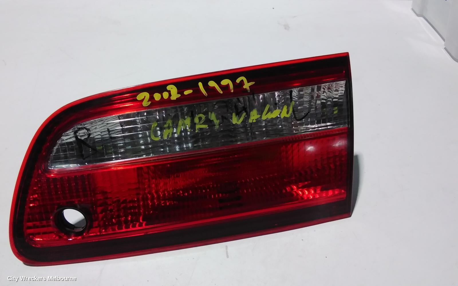 TOYOTA CAMRY REAR GARNISH, TAILGATE LAMP, RH SIDE, SK20, 08/1997 - 08/2002