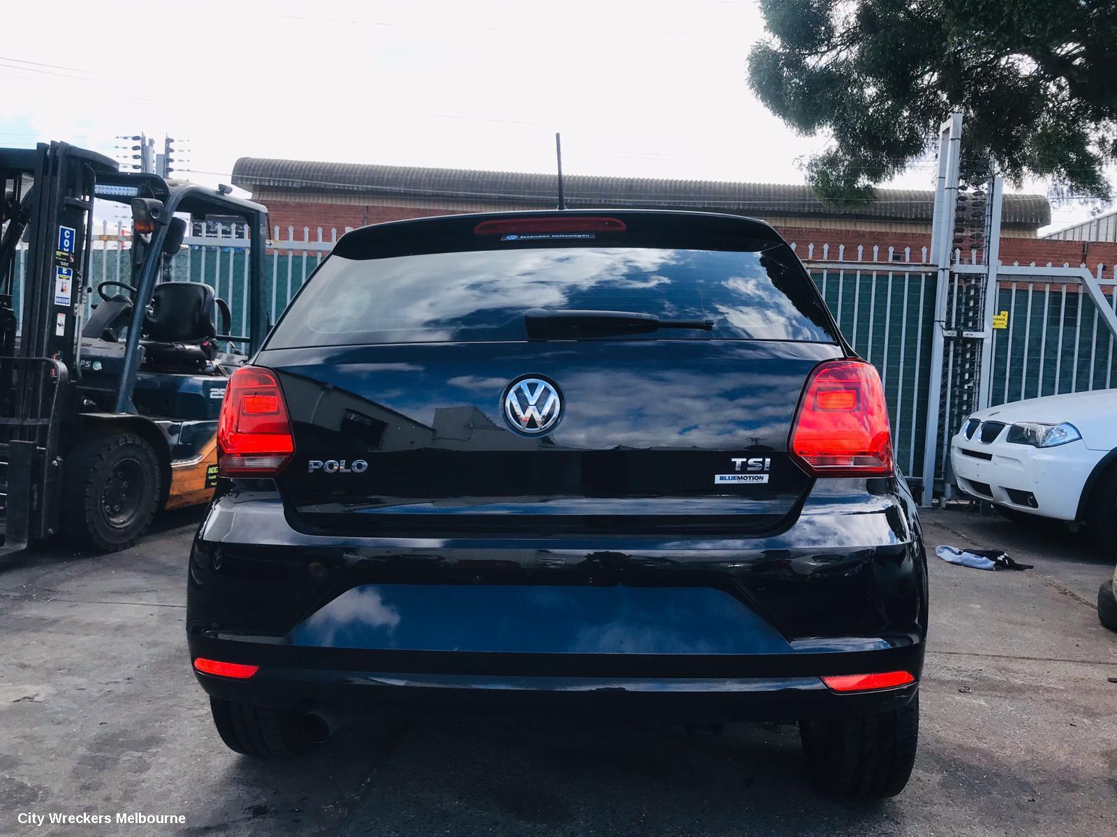 VOLKSWAGEN POLO RIGHT GUARD LINER, 6R, 05/2010 - 09/2017