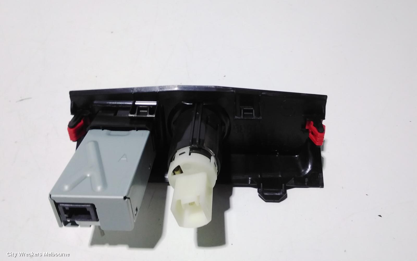 TOYOTA COROLLA, E210, 07/2018 ONWARDS, 85532-12010 POWER PORT W/ USB ASSY: 90644