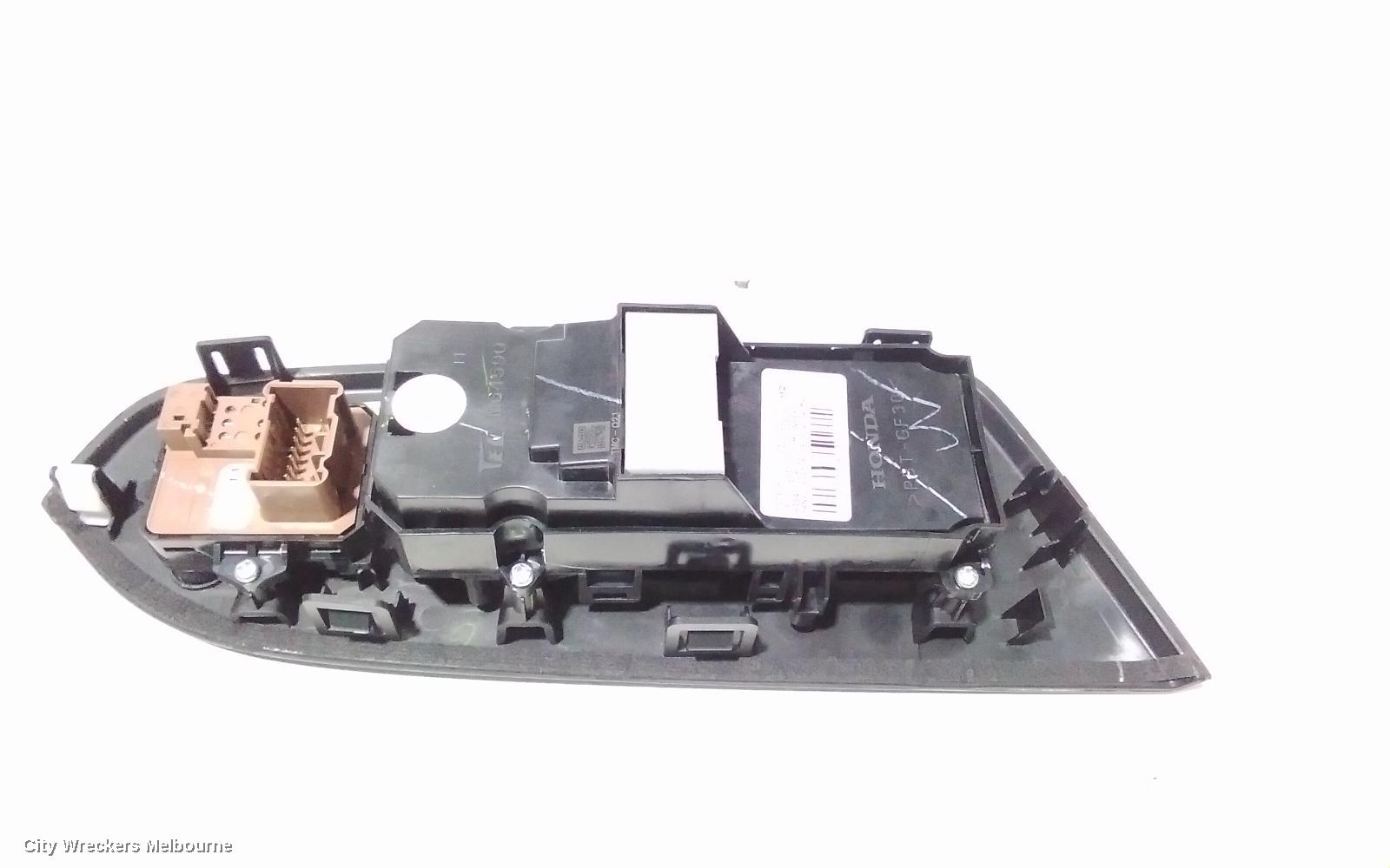 HONDA CRV PWR DR WIND SWITCH, RH FRONT (MASTER SWITCH), W/ AUTO DOWN ON RHF ONLY, RW, 05/2017 ONWARDS