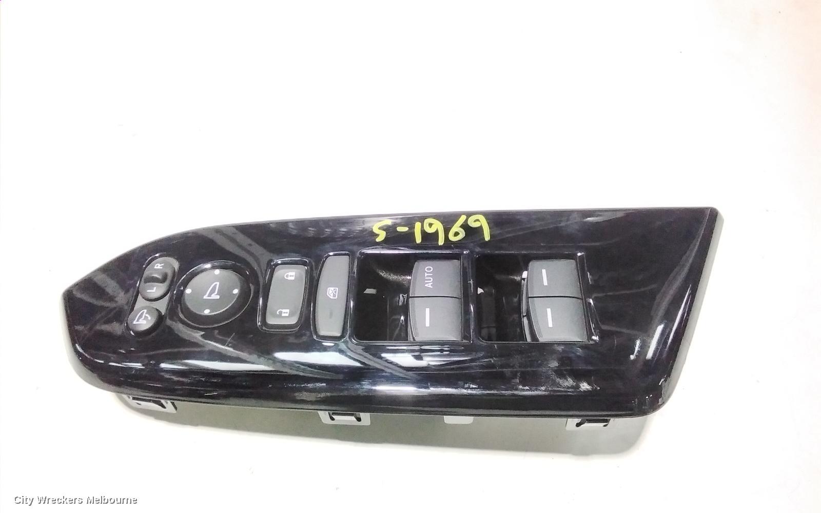 HONDA CRV PWR DR WIND SWITCH, RH FRONT (MASTER SWITCH), W/ AUTO DOWN ON RHF ONLY, RW, 05/2017 ONWARDS