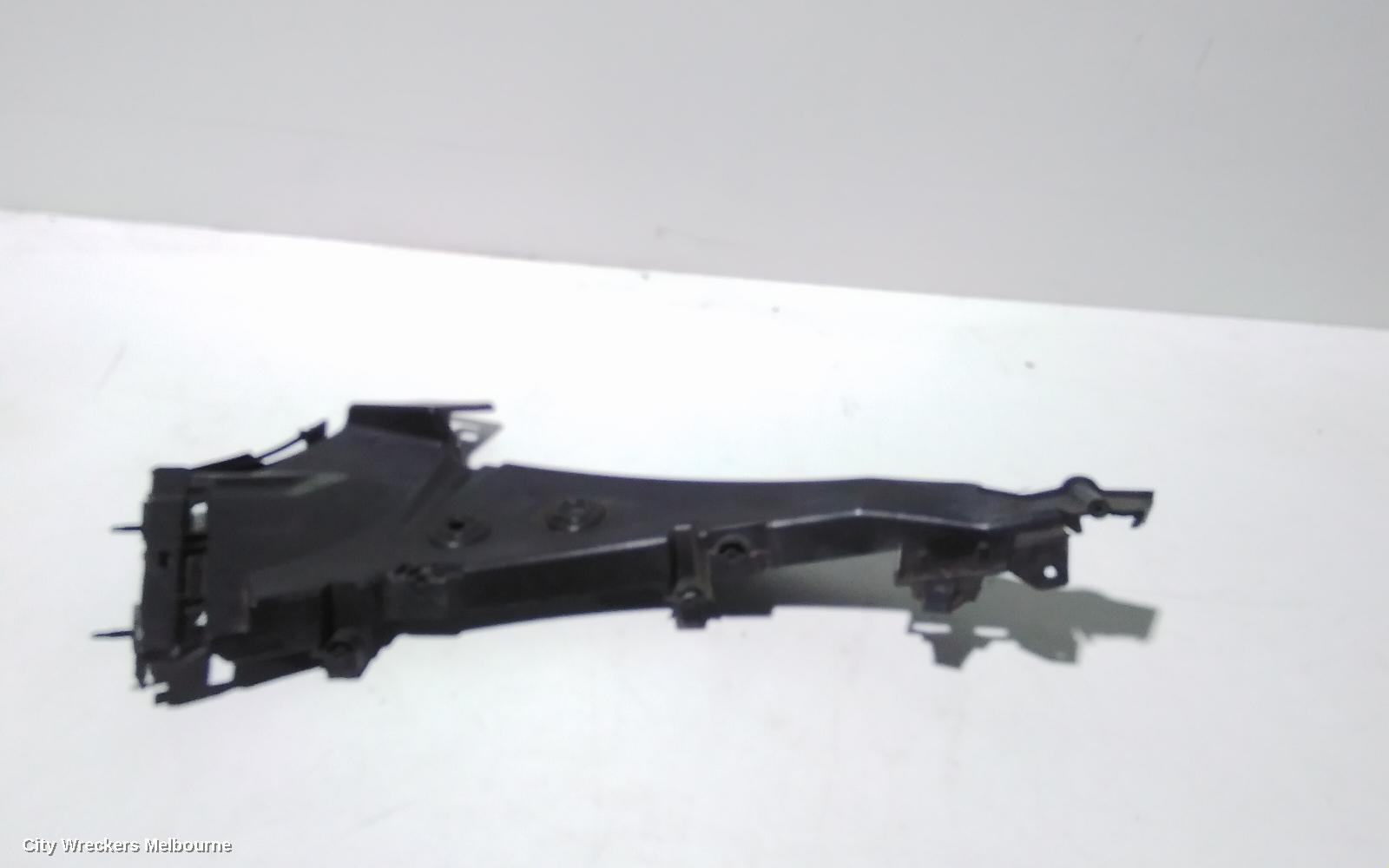 AUDI Q7, 4L, 09/2006 - 08/2015, LHF BAR SLIDER  BRACKET 4L0807283: 90722