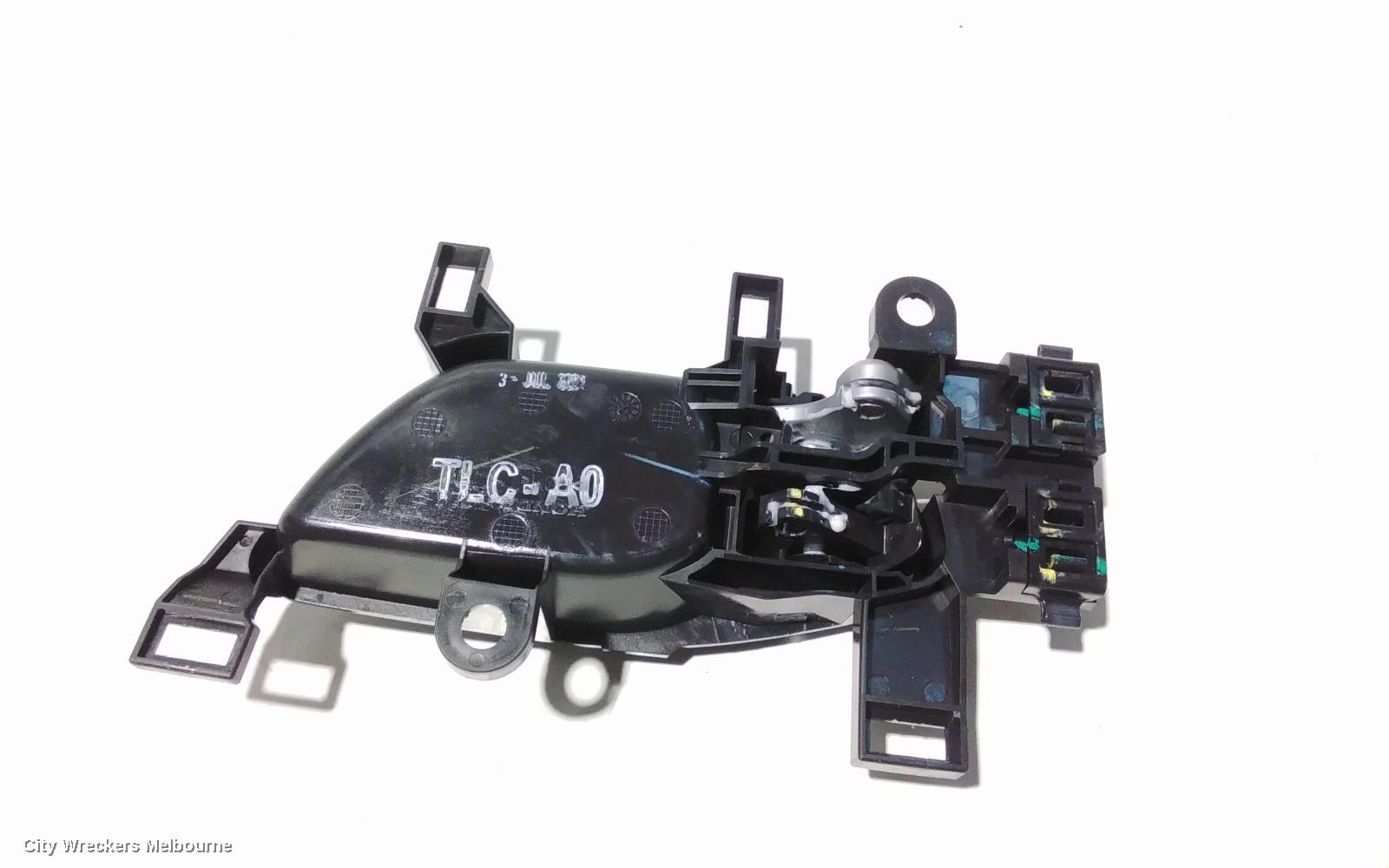 HONDA CRV DOOR HANDLE, INNER, RH REAR, RW, 05/2017 ONWARDS