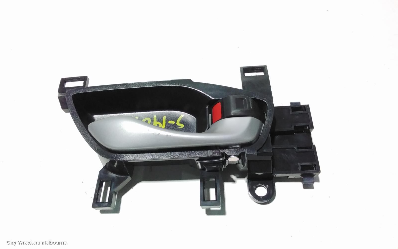 HONDA CRV DOOR HANDLE, INNER, RH REAR, RW, 05/2017 ONWARDS