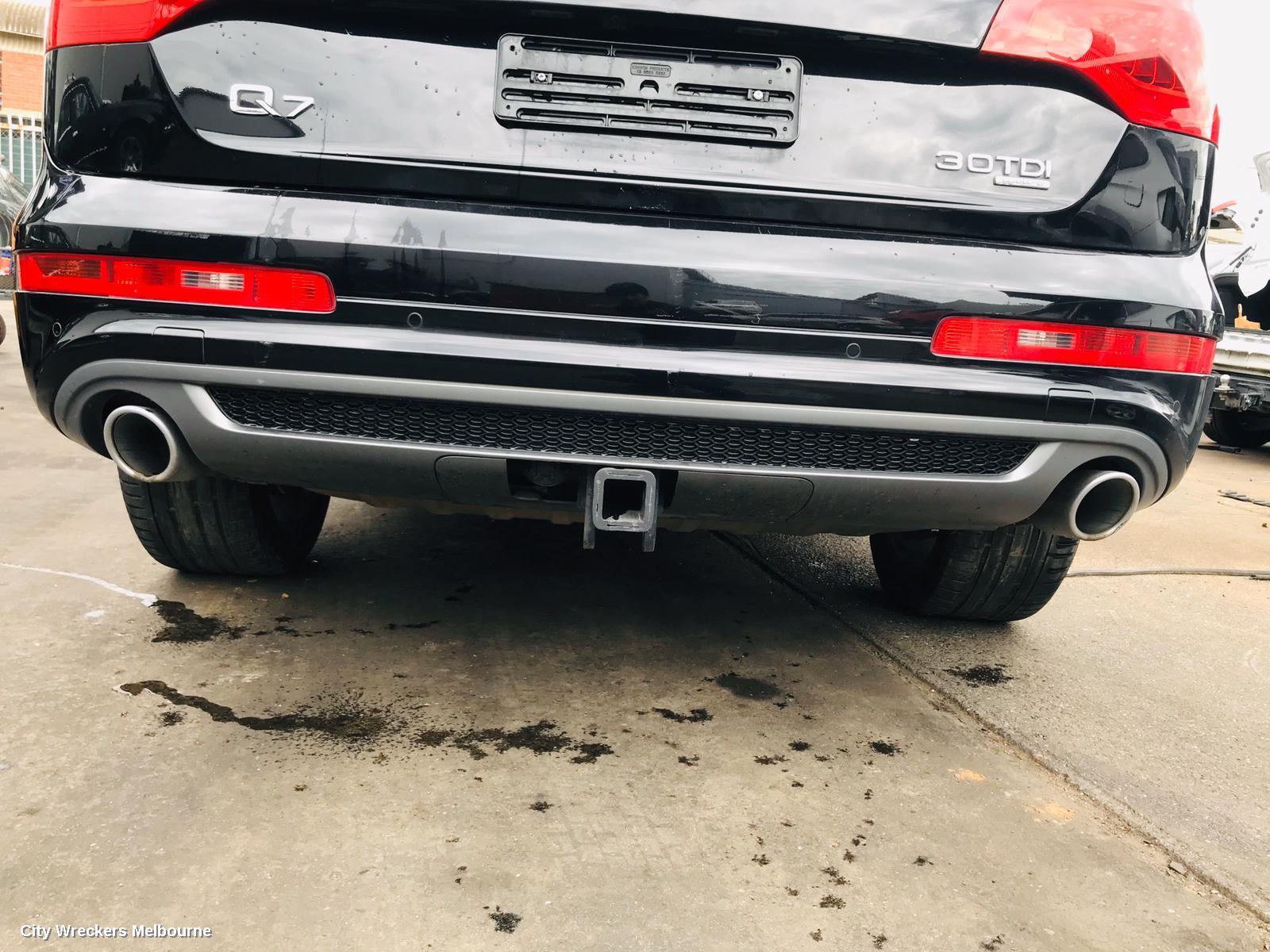 AUDI Q7 LEFT TAILLIGHT, 4L, IN TAILGATE, 10/2009 - 08/2015