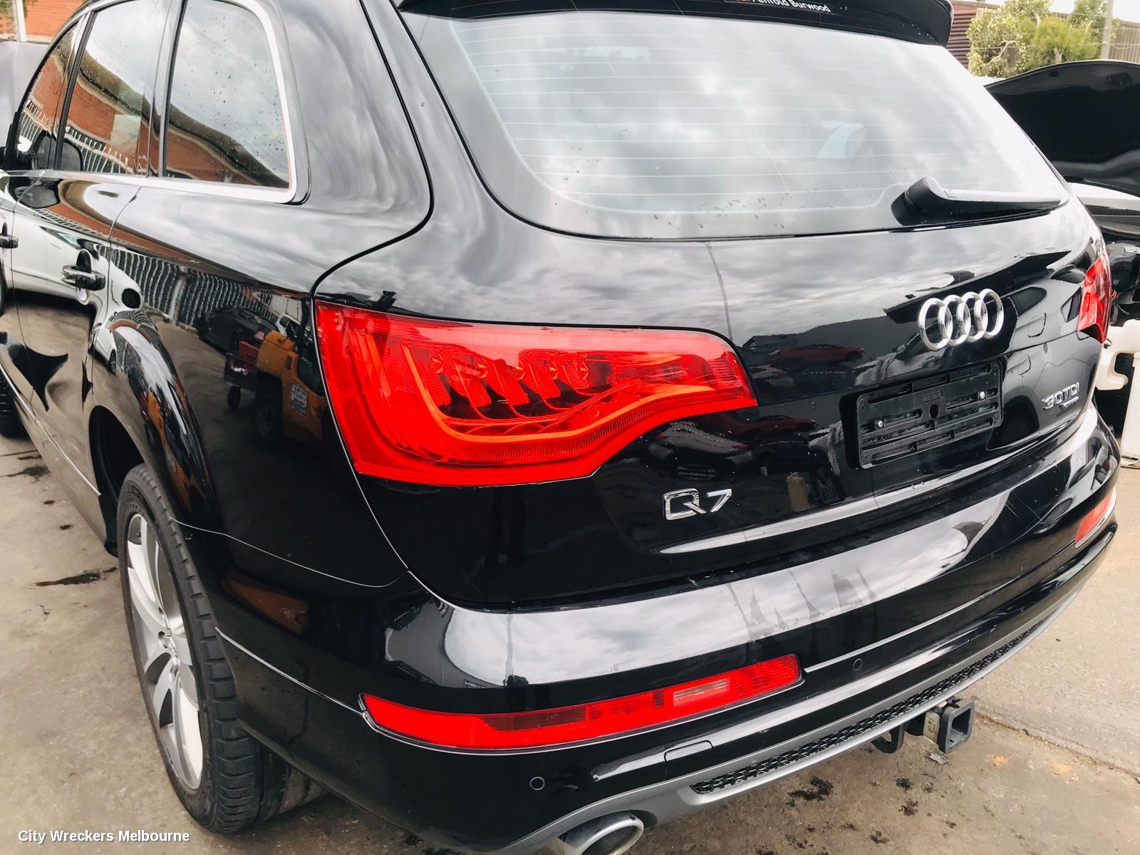 AUDI Q7 LEFT TAILLIGHT, 4L, IN TAILGATE, 10/2009 - 08/2015