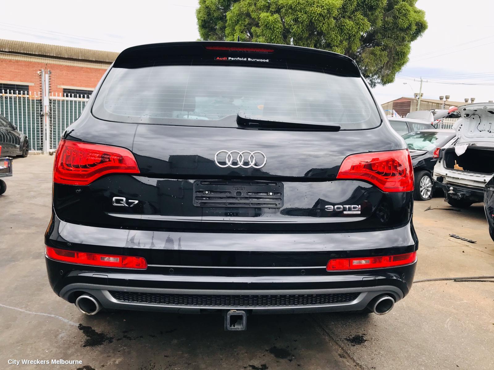 AUDI Q7 LEFT TAILLIGHT, 4L, IN TAILGATE, 10/2009 - 08/2015