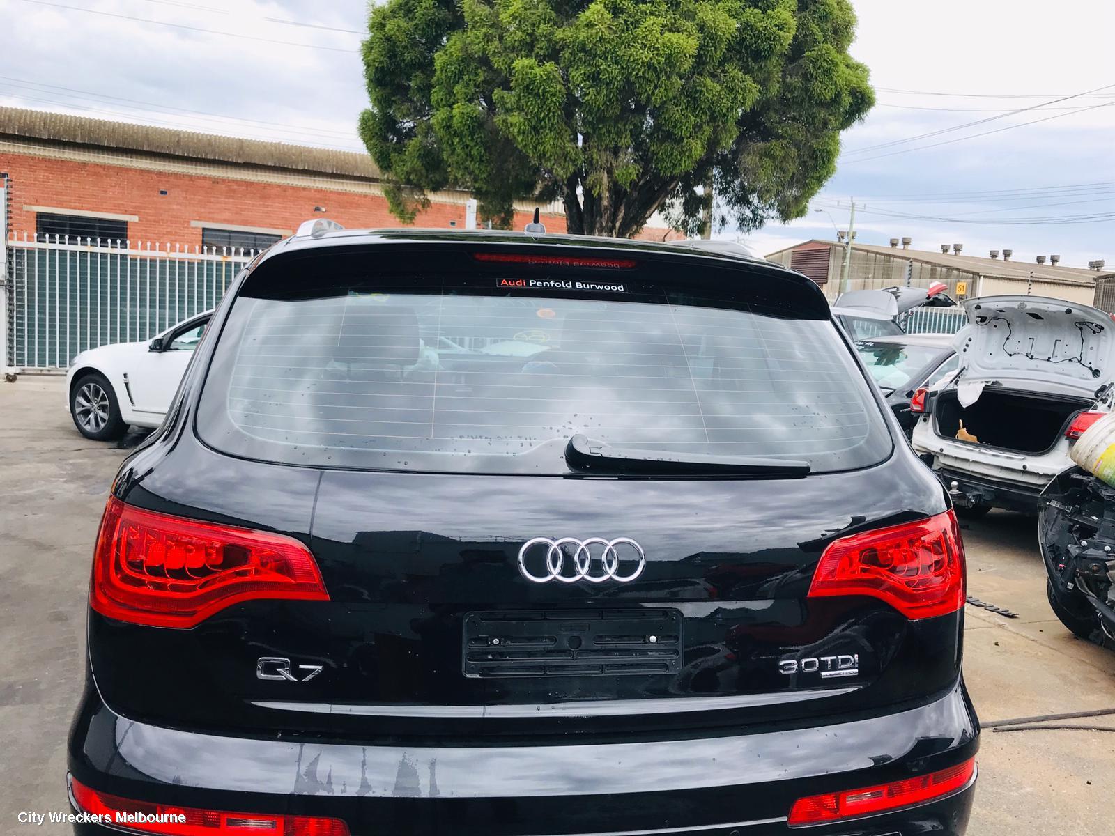 AUDI Q7 LEFT TAILLIGHT, 4L, IN TAILGATE, 10/2009 - 08/2015