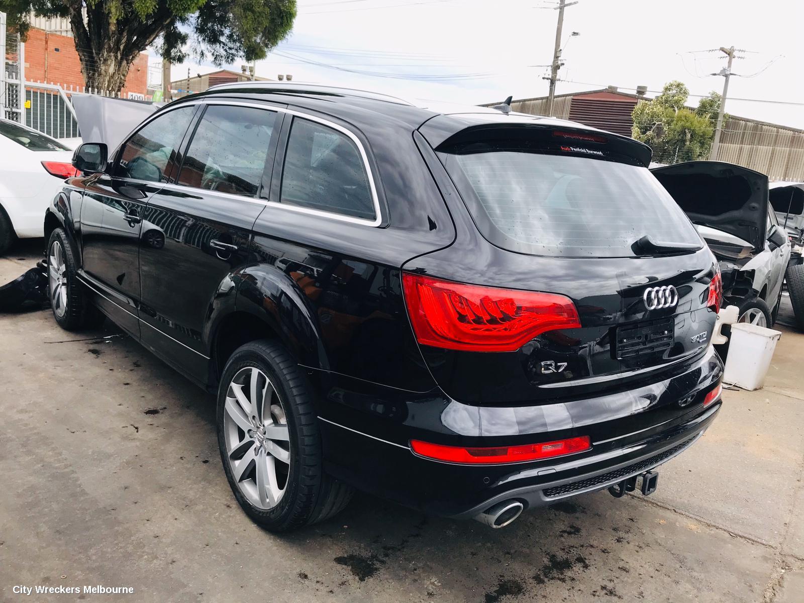 AUDI Q7 LEFT TAILLIGHT, 4L, IN TAILGATE, 10/2009 - 08/2015