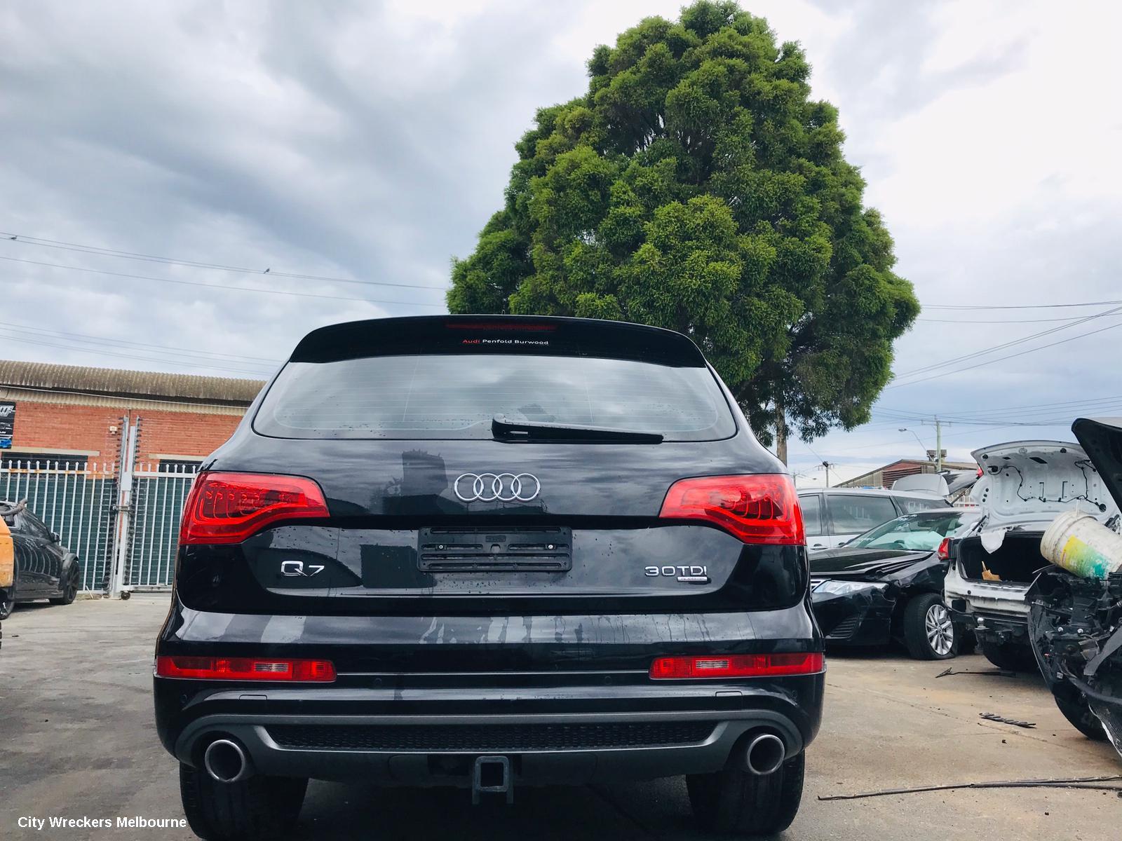 AUDI Q7 LEFT TAILLIGHT, 4L, IN TAILGATE, 10/2009 - 08/2015