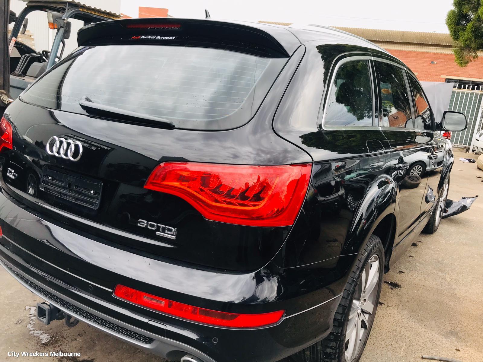 AUDI Q7 LEFT TAILLIGHT, 4L, IN TAILGATE, 10/2009 - 08/2015
