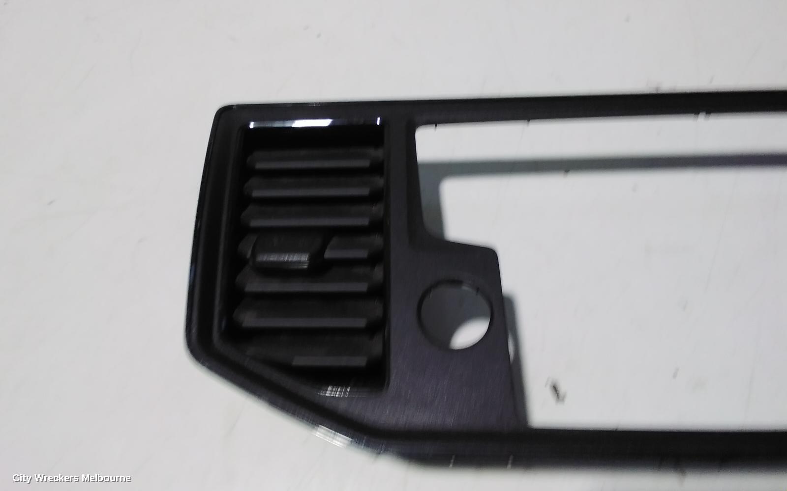 VOLKSWAGEN CRAFTER, SY1, 08/2017 ONWARDS, FASCIA /  OR CENTER AIR VENT : 90999