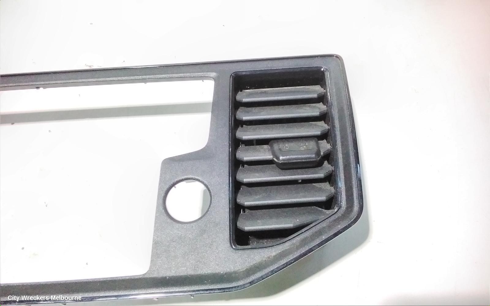 VOLKSWAGEN CRAFTER, SY1, 08/2017 ONWARDS, FASCIA /  OR CENTER AIR VENT : 90999
