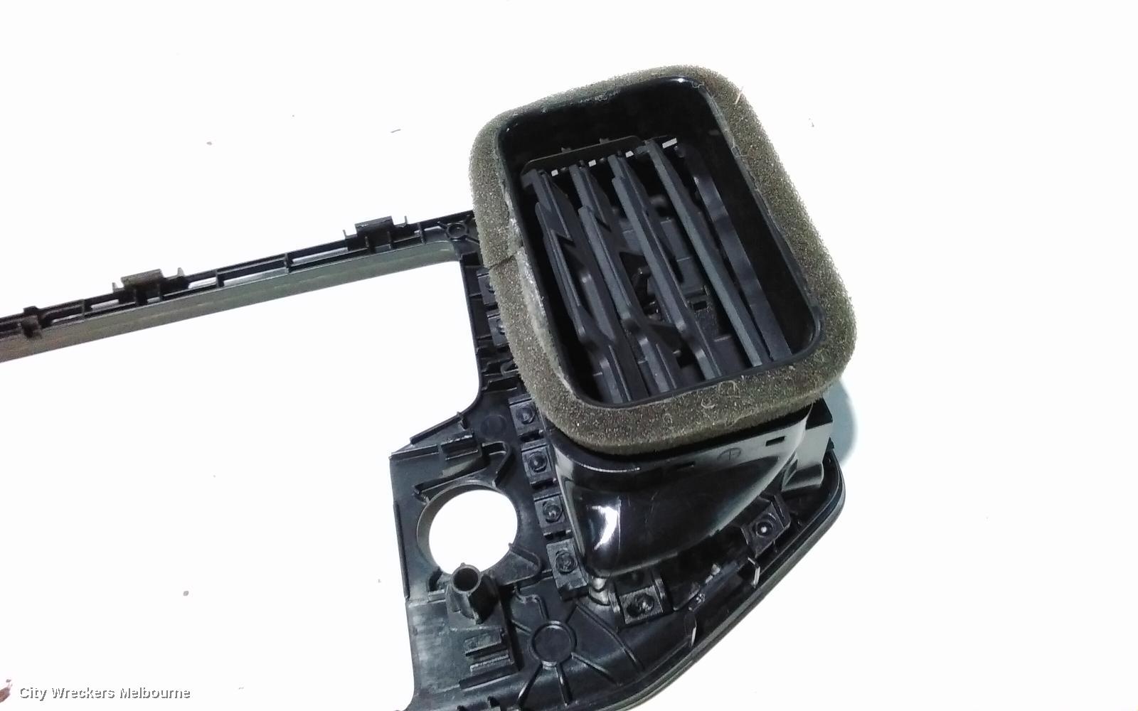 VOLKSWAGEN CRAFTER, SY1, 08/2017 ONWARDS, FASCIA /  OR CENTER AIR VENT : 90999