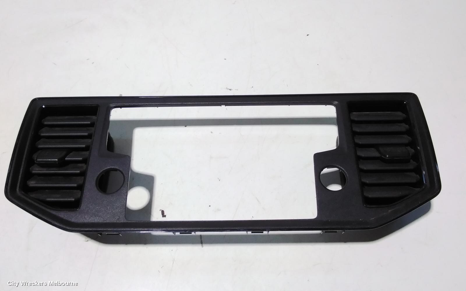 VOLKSWAGEN CRAFTER, SY1, 08/2017 ONWARDS, FASCIA /  OR CENTER AIR VENT : 90999