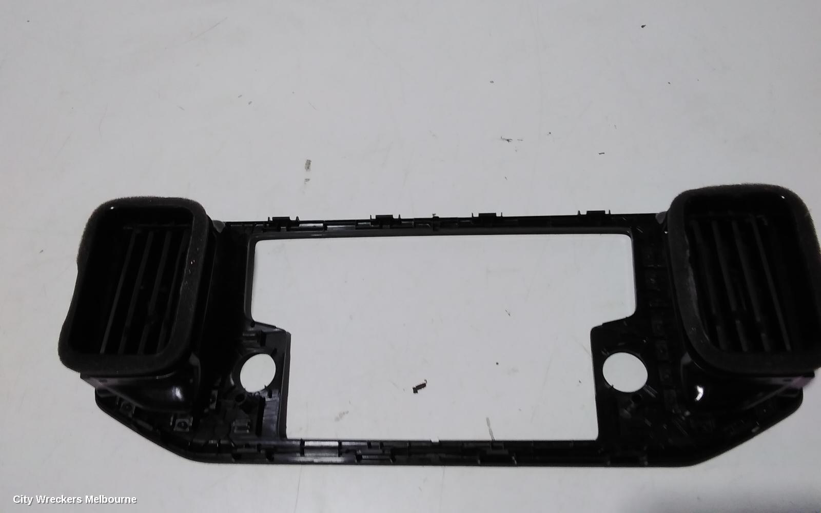VOLKSWAGEN CRAFTER, SY1, 08/2017 ONWARDS, FASCIA /  OR CENTER AIR VENT : 90999