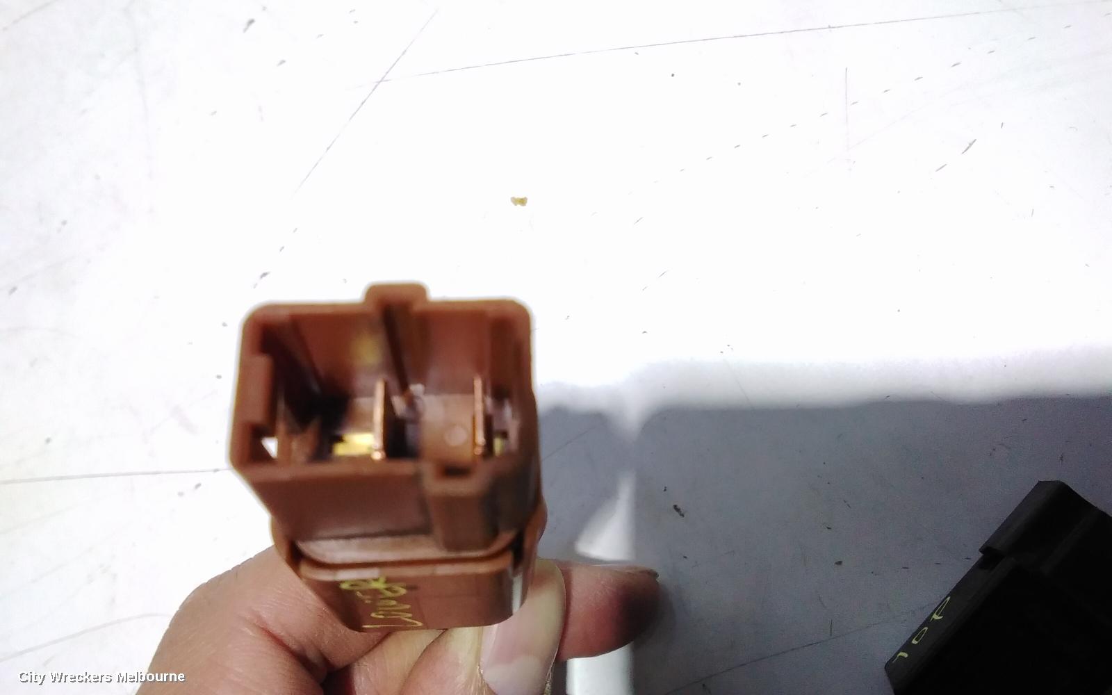 NISSAN NAVARA, D40 09/2005 - 08/2015, BREAK SWITCH: 91248