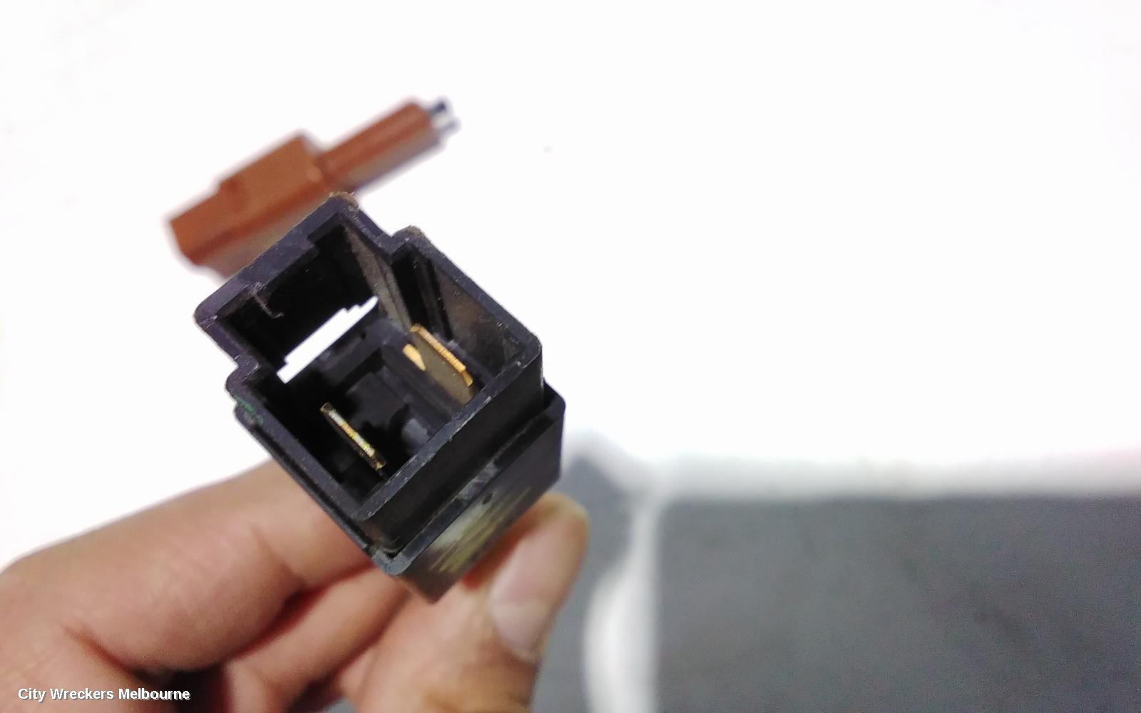 NISSAN NAVARA, D40 09/2005 - 08/2015, BREAK SWITCH: 91248