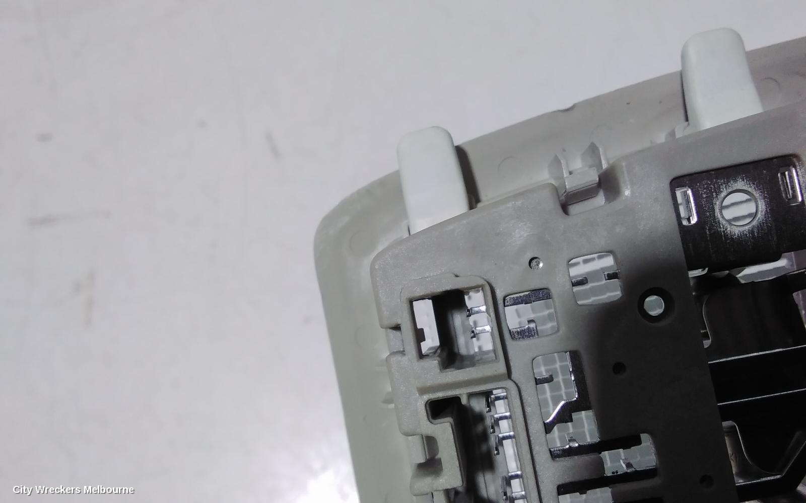 MAZDA CX9 COURTESY LIGHT, FRONT, MAP LIGHTS, W/ SUNGLASS HOLDER, NON SUNROOF SWITCH TYPE, 12/2007 ONWARDS