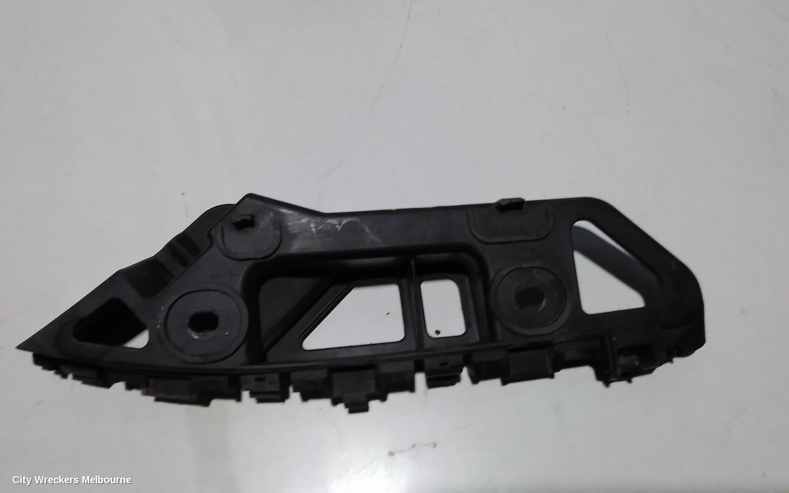 VOLKSWAGEN CADDY, 2K MY11 12/2010 - 11/2015, RHF BAR RETAINER / BRACKET: 91302