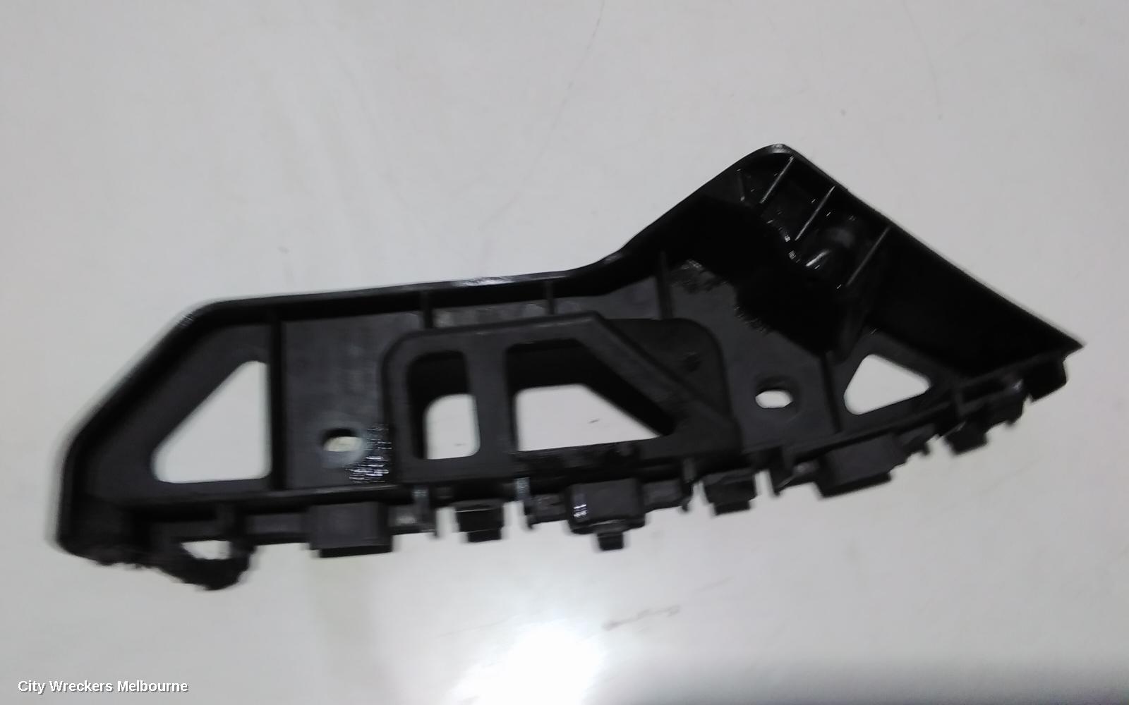 VOLKSWAGEN CADDY, 2K MY11 12/2010 - 11/2015, RHF BAR RETAINER / BRACKET: 91302