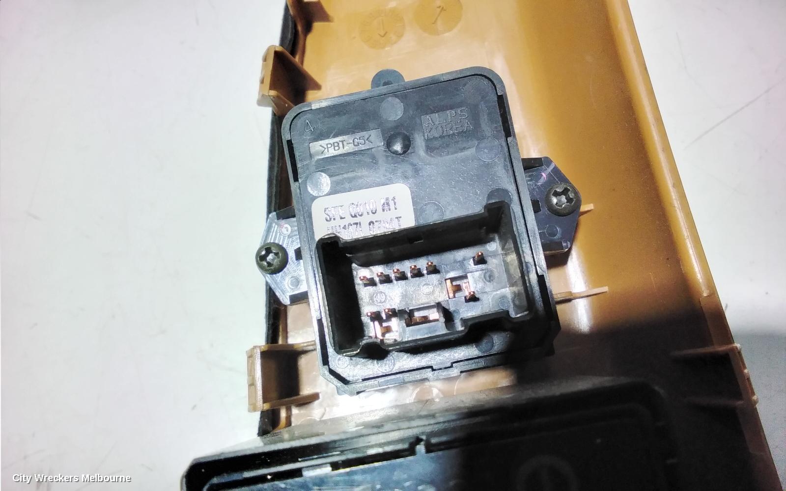HONDA ODYSSEY PWR DR WIND SWITCH, RH FRONT (MASTER SWITCH), RB, 07/2004 - 03/2009 (AUS ONLY)