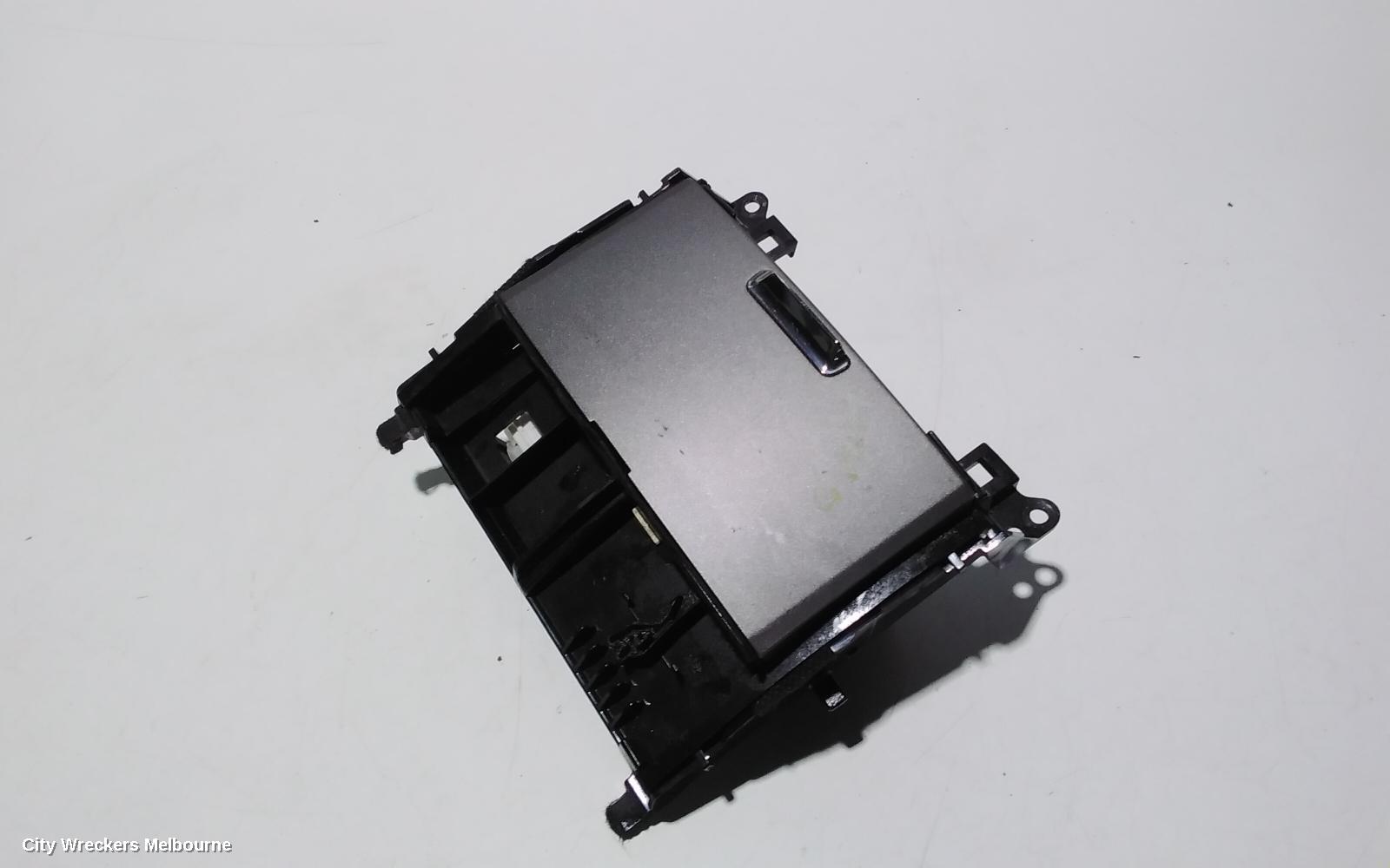 LEXUS IS250/IS250C, GSE20R 11/2005 - 07/2013, LIGHT AND COMPARTMENT: 91472