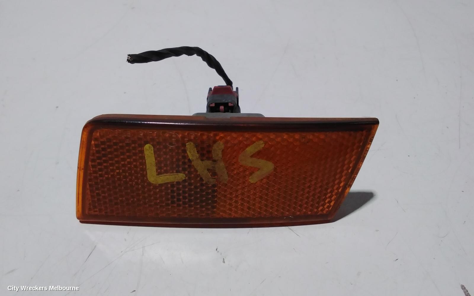 CHRYSLER 300C, 11/2005 - 12/2011, BAR REFECTOR  RH SIDE : 91476