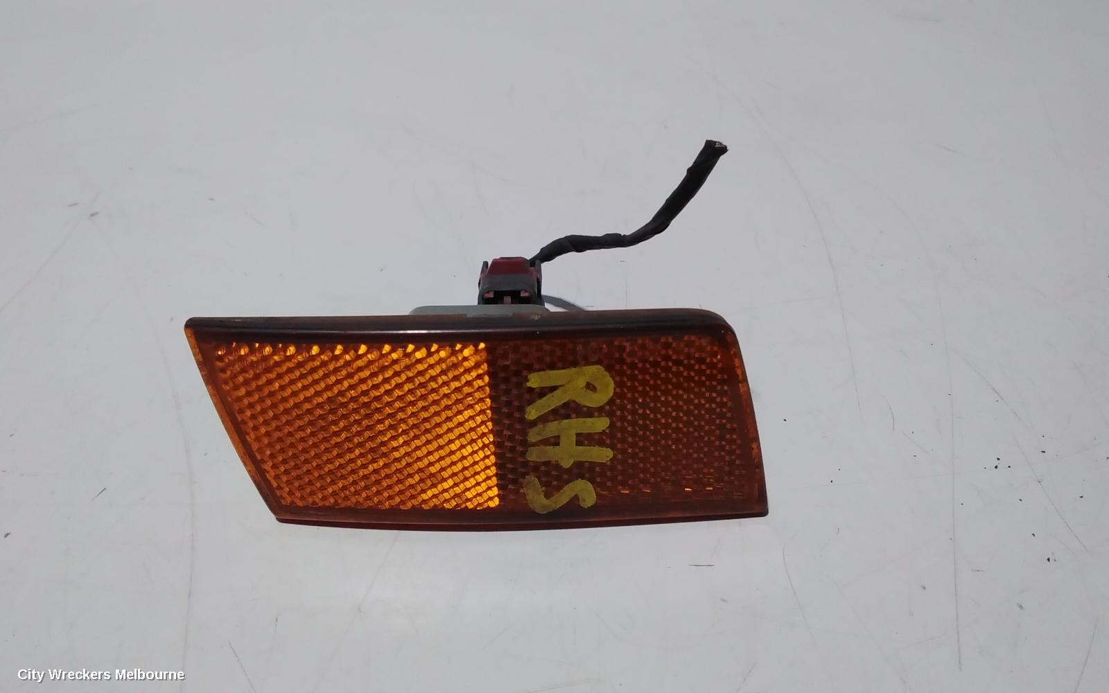 CHRYSLER 300C, 11/2005 - 12/2011, BAR REFLECTOR RIGHT SIDE : 91477