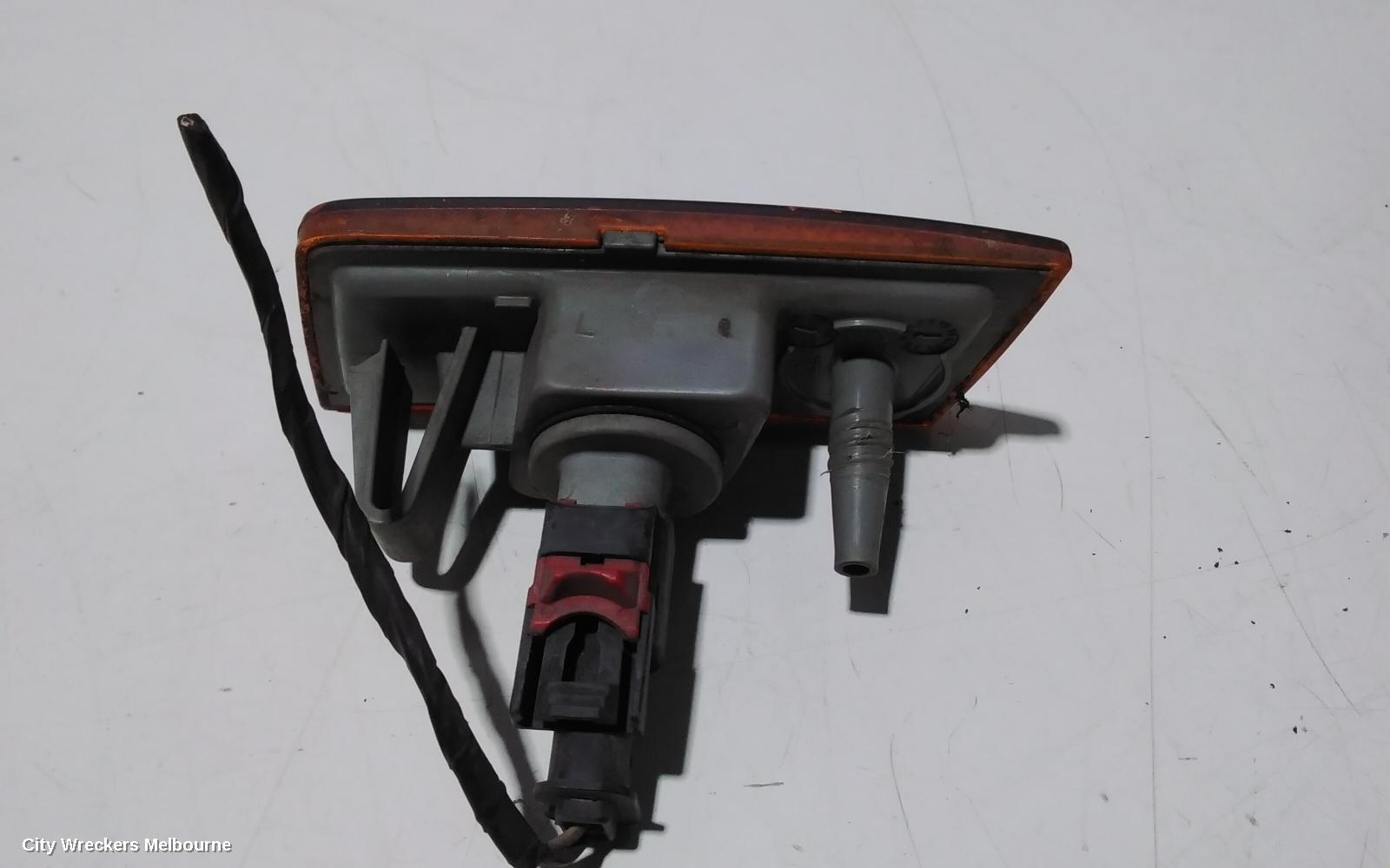 CHRYSLER 300C, 11/2005 - 12/2011, BAR REFLECTOR RIGHT SIDE : 91477