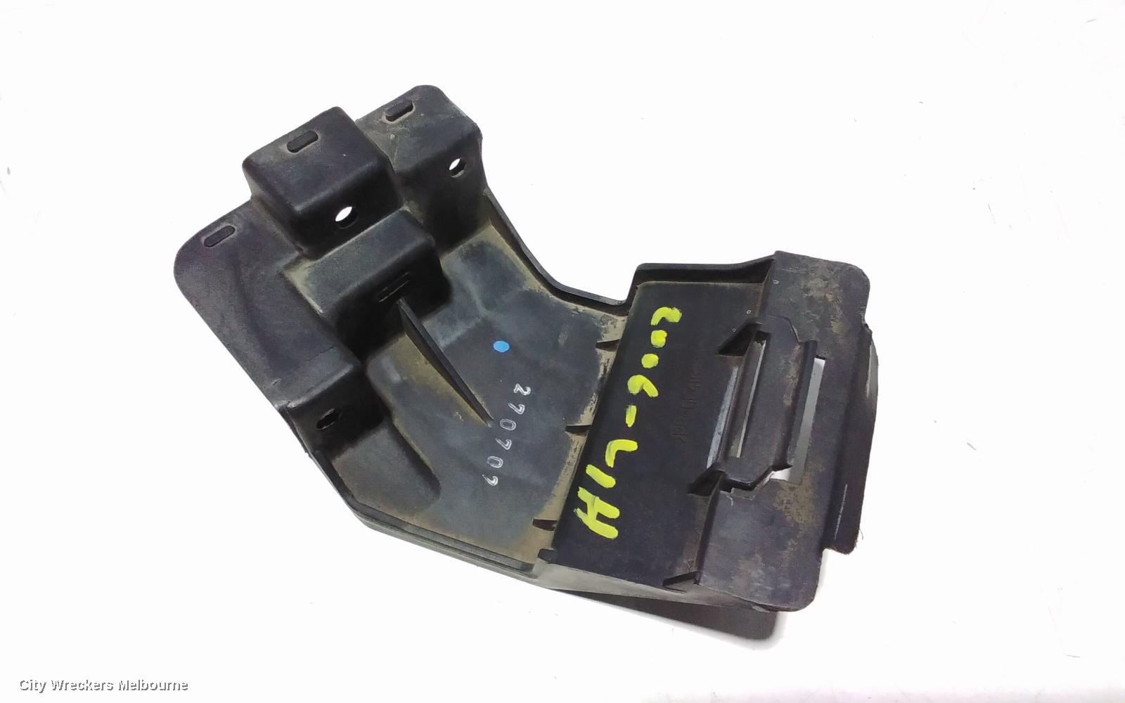 TOYOTA HILUX, MISC, 02/2005 - 06/2011, LH  HEAD LI9GHT BRAKET: 91579