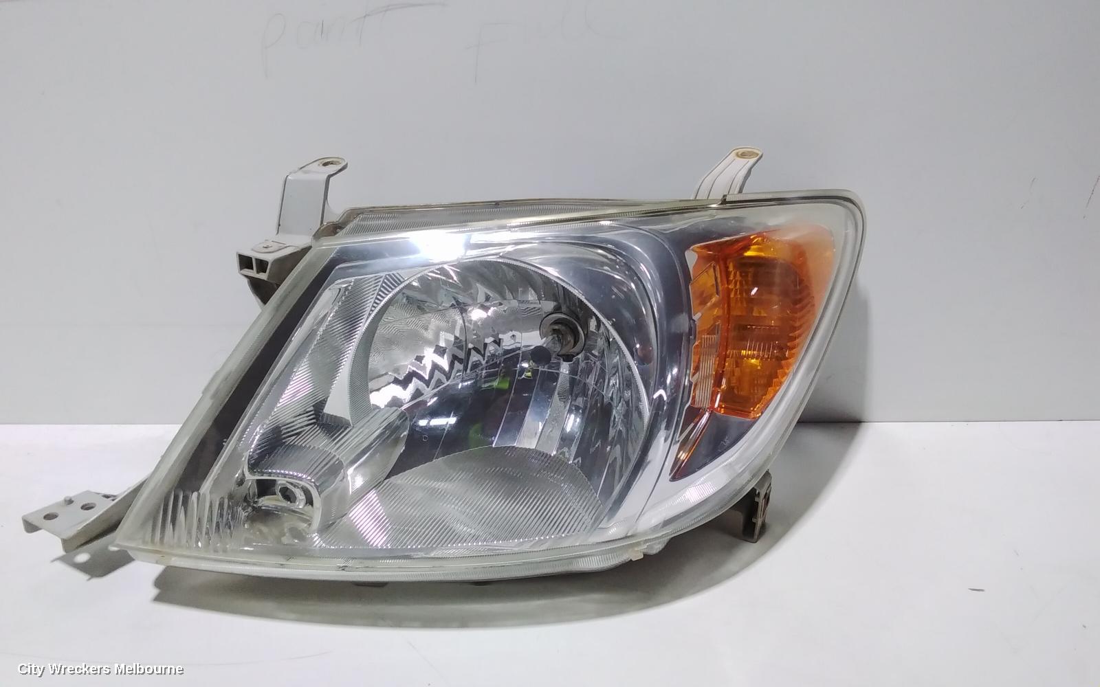 TOYOTA HILUX LEFT HEADLAMP, 02/2005 - 10/2008