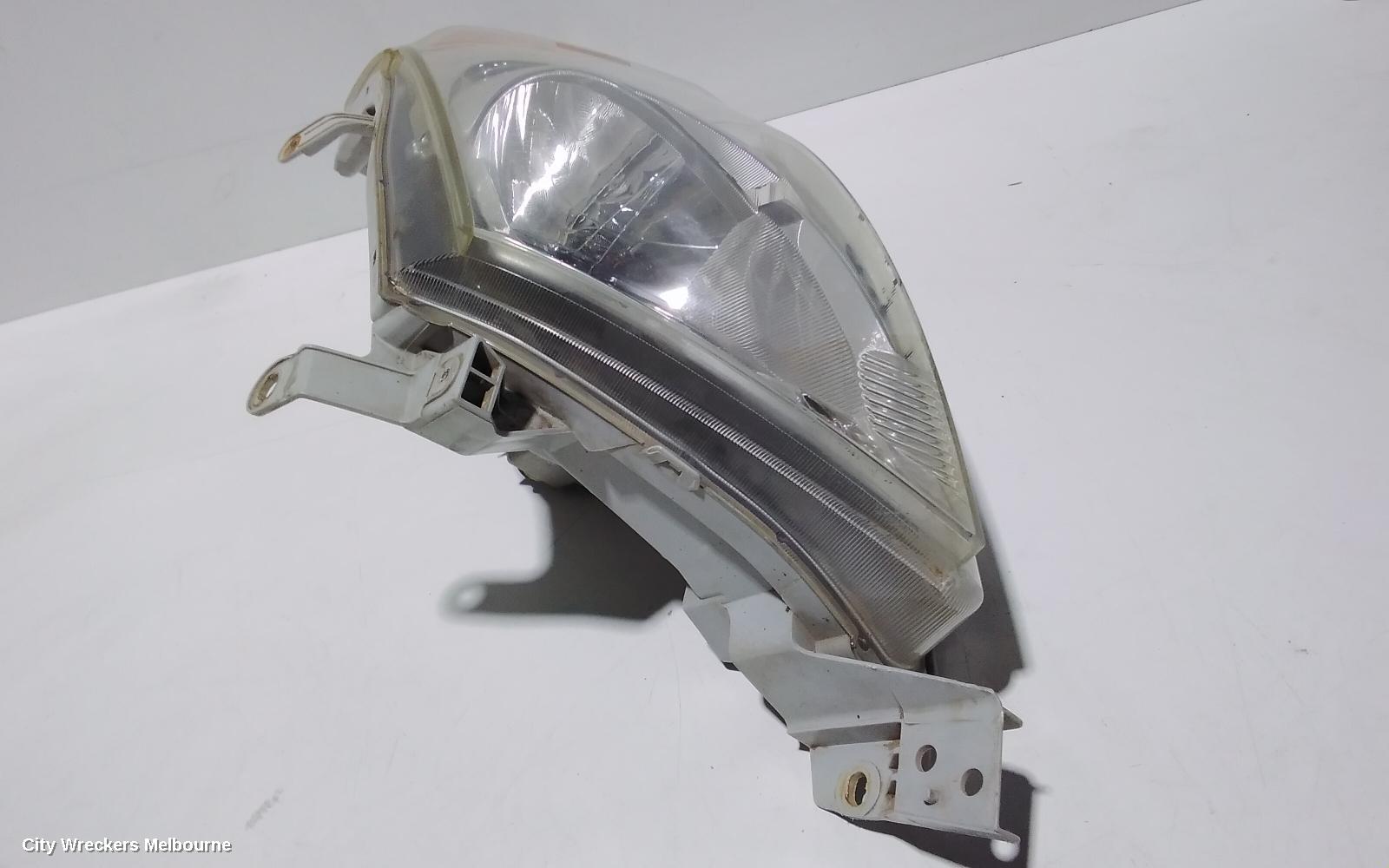 TOYOTA HILUX LEFT HEADLAMP, 02/2005 - 10/2008