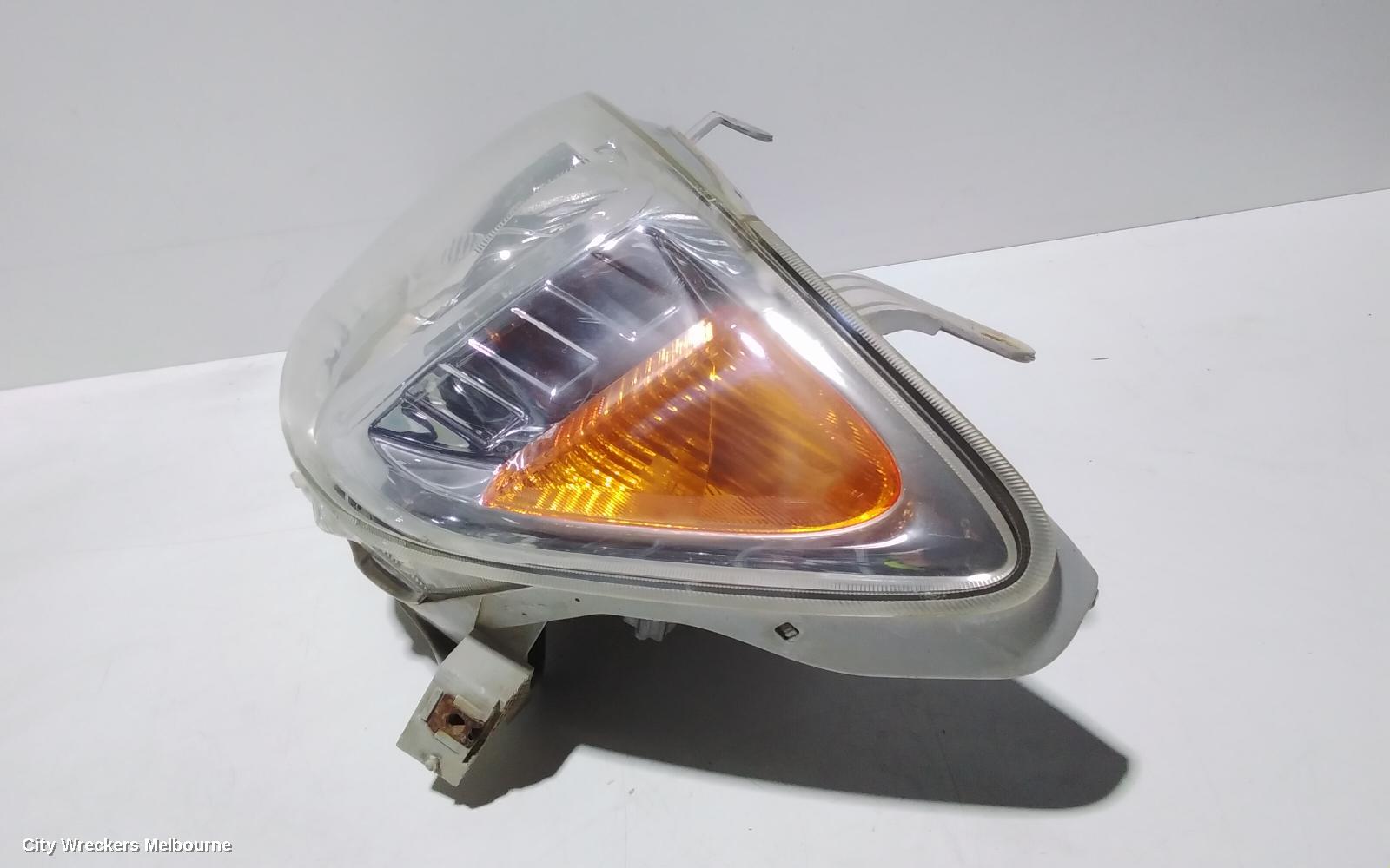 TOYOTA HILUX LEFT HEADLAMP, 02/2005 - 10/2008