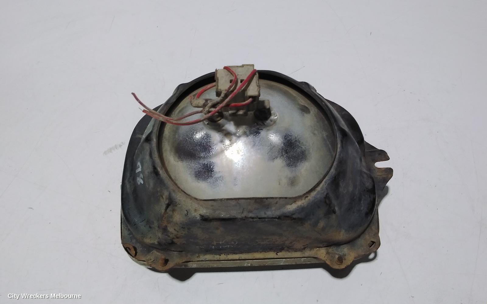 TOYOTA HILUX LEFT HEADLAMP, HALOGEN, 09/1997 - 03/2005