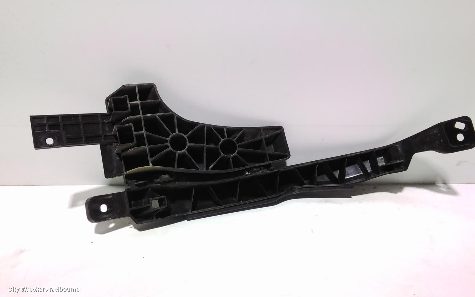 HOLDEN COMMODORE, ZB, 10/2017 - 12/2020, LH HEADLIGHT BRAKET: 91595