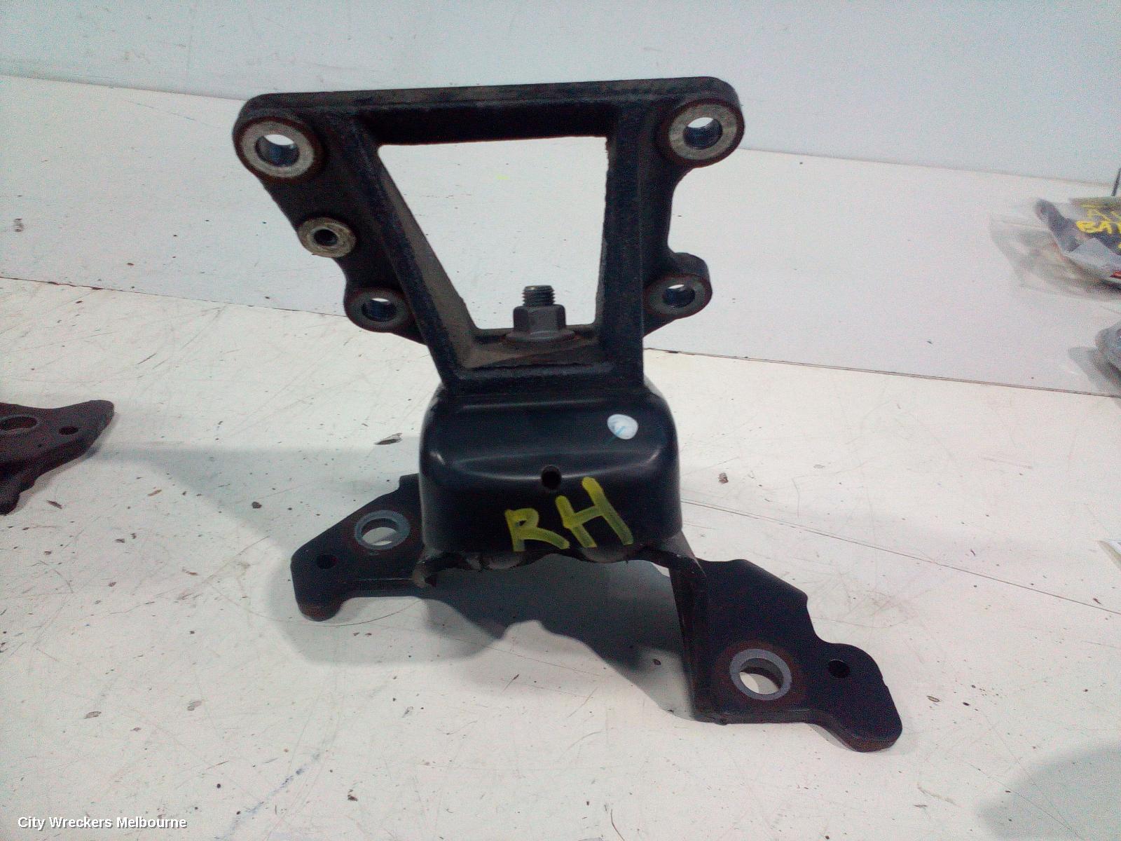TOYOTA HIACE MOUNT, 300 SERIES, 02/2019 ONWARDS