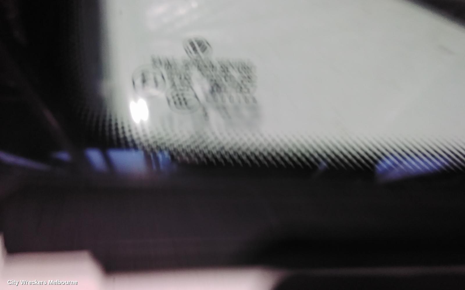 VOLKSWAGEN CADDY RIGHT FRONT 1/4 DOOR GLASS, 2K, IN BODY, 12/2004 - 06/2015