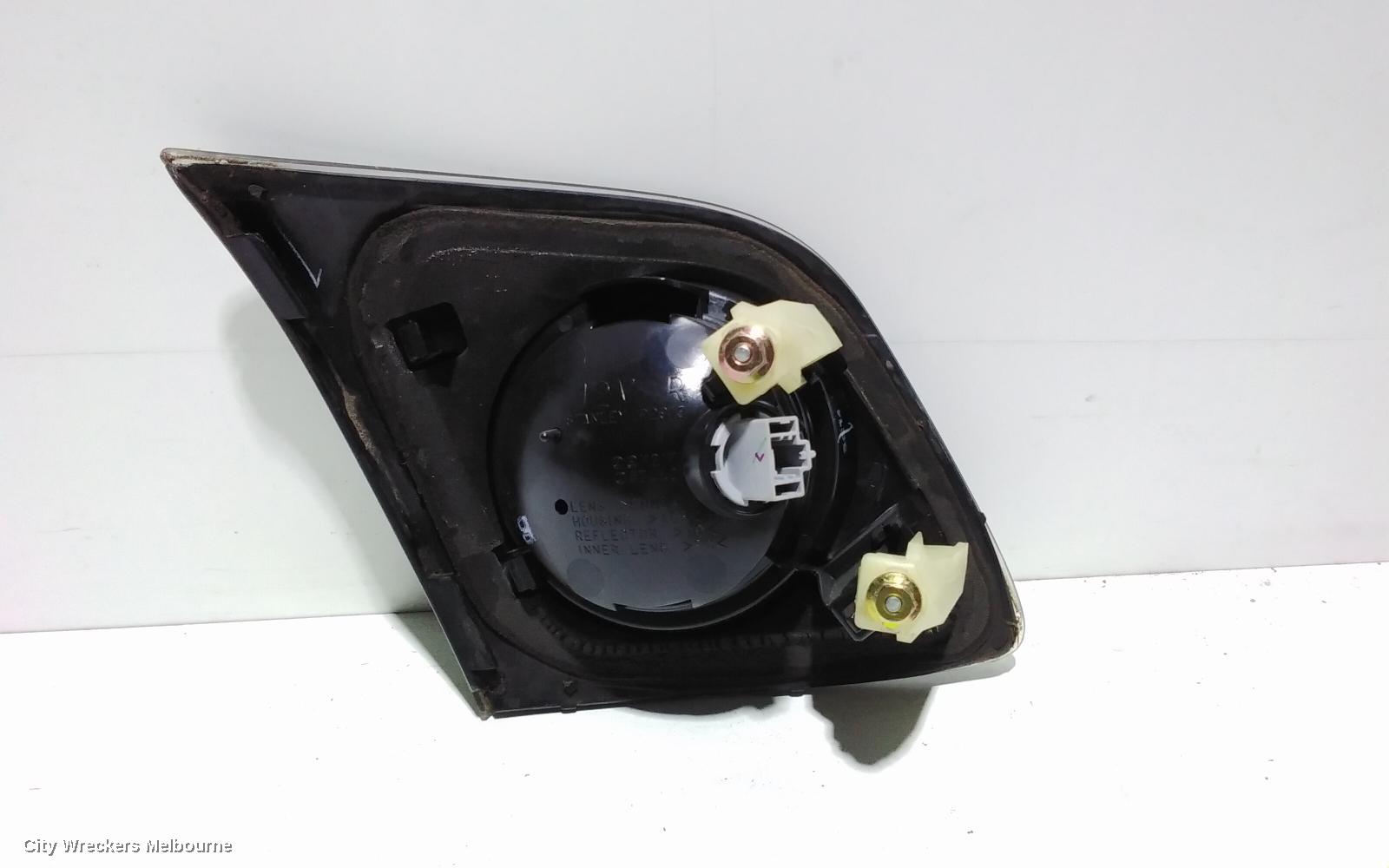 MAZDA 3 REAR GARNISH, TAILGATE LAMP (RH SIDE), 2.3, HATCH, BK, 10/2003 - 06/2006