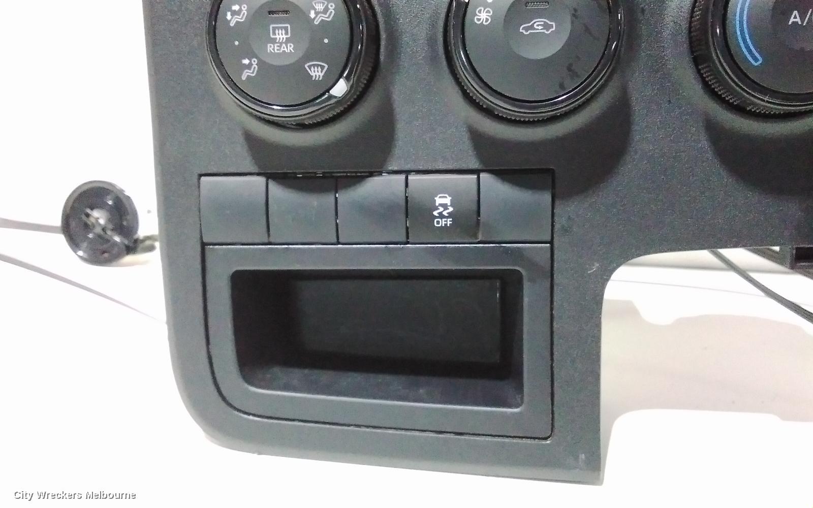 TOYOTA HIACE HEATER/AC CONTROLS, STANDARD TYPE, 300 SERIES, 04/2019 ONWARDS