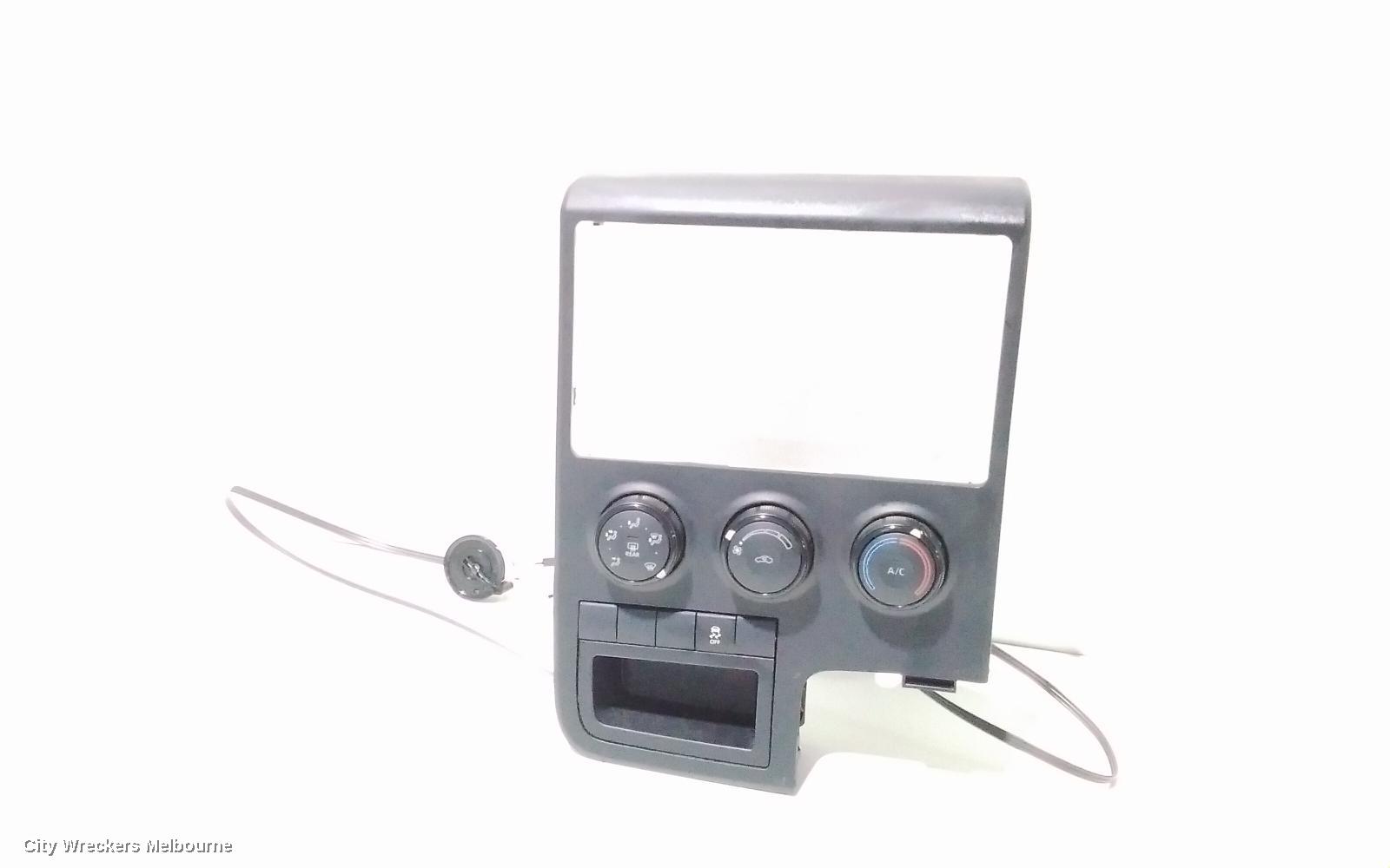 TOYOTA HIACE HEATER/AC CONTROLS, STANDARD TYPE, 300 SERIES, 04/2019 ONWARDS