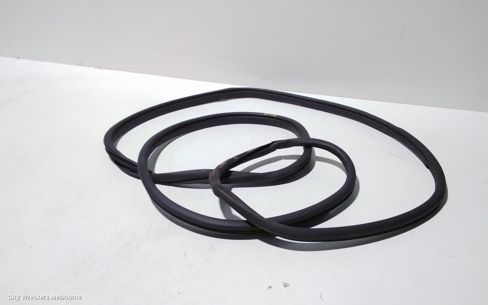 TOYOTA HIACE, 300 SERIES, 02/2019 ONWARDS, RHF DOOR SEAL  ON THE BODY: 91883