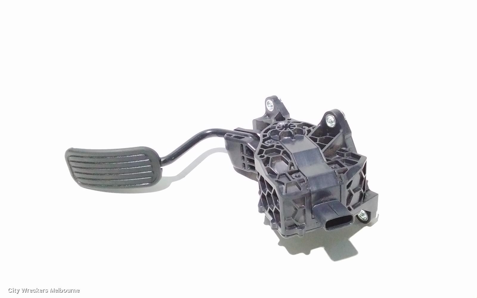 TOYOTA HIACE PEDAL ASSEMBLY, 300 SERIES, ACCELERATOR PEDAL, 02/2019 ONWARDS