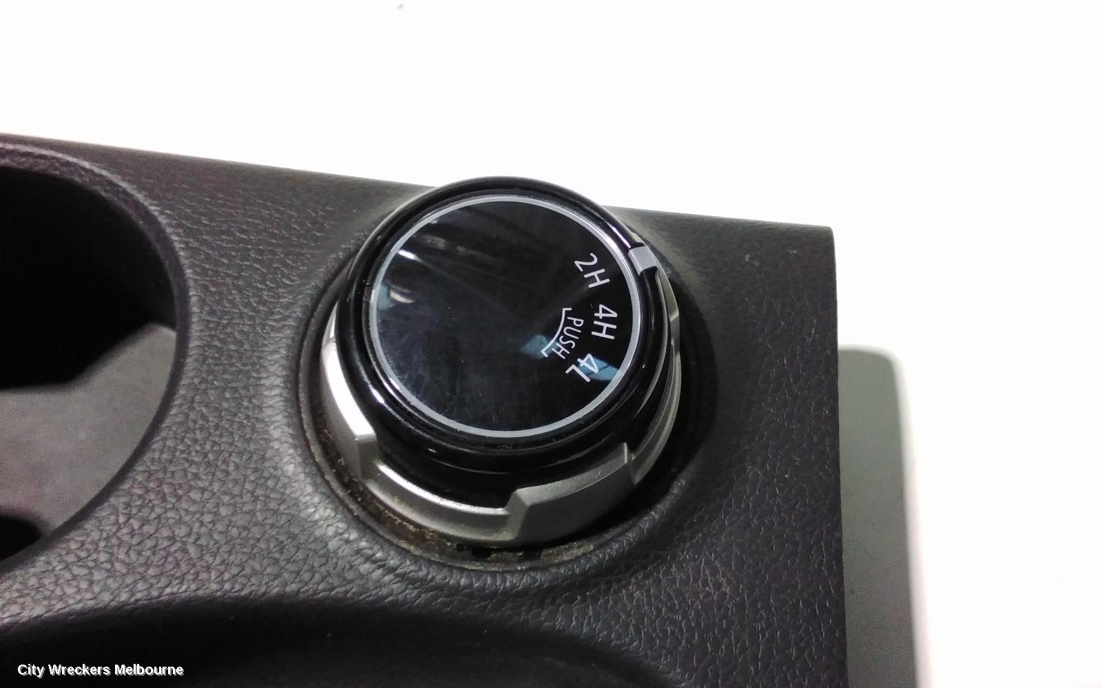 MITSUBISHI TRITON CONSOLE, CENTRE CONSOLE, AUTO T/M, 4WD, NON HILL DECENT ASSIST TYPE, BLACK, MQ-MR, 03/2015 - 10/2023