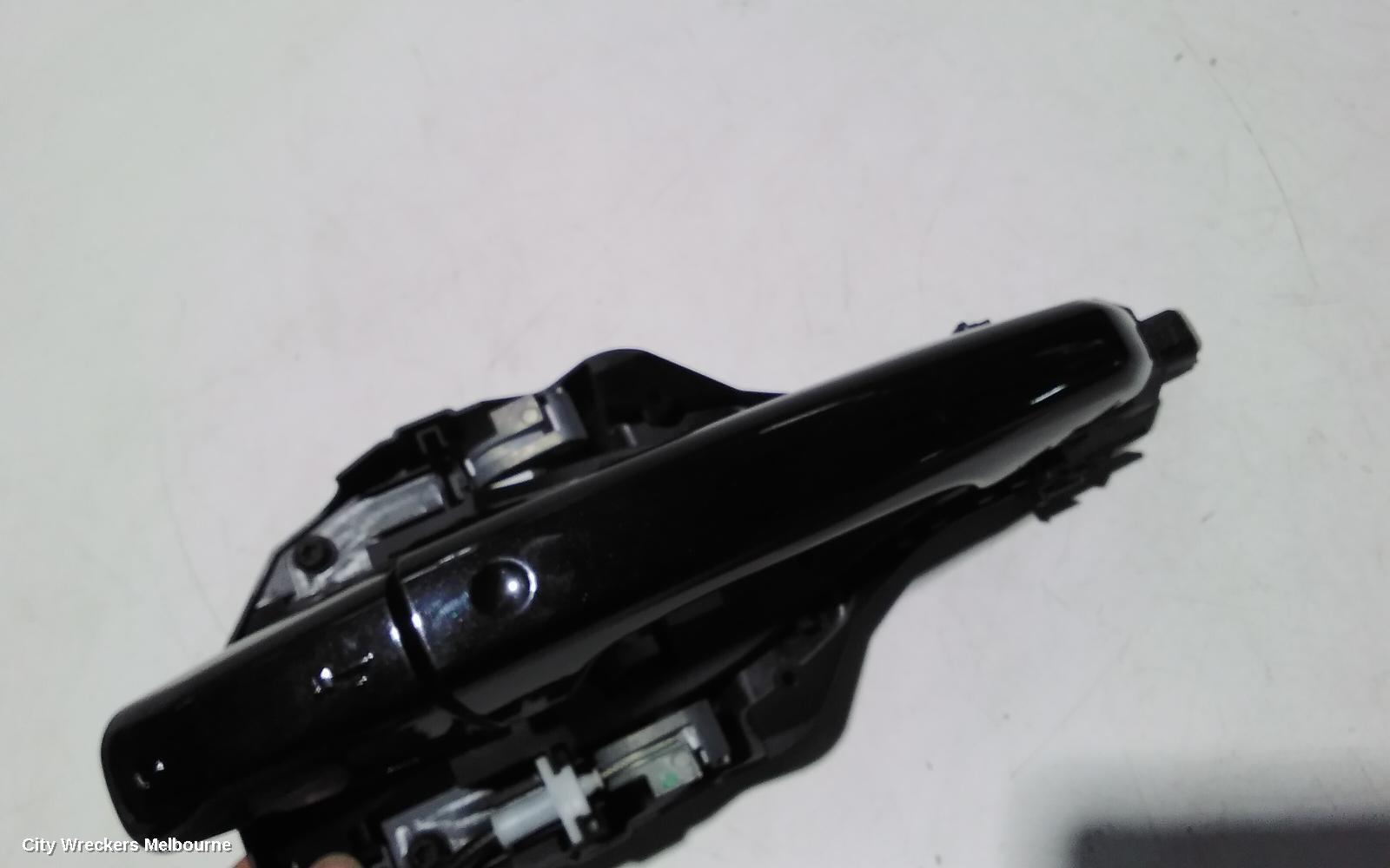 LAND ROVER DISCOVERY SPORT DOOR HANDLE, RH FRONT, OUTER, COLOUR CODED, NON CHROME INSERT TYPE, L550, 01/2015 - 06/2019