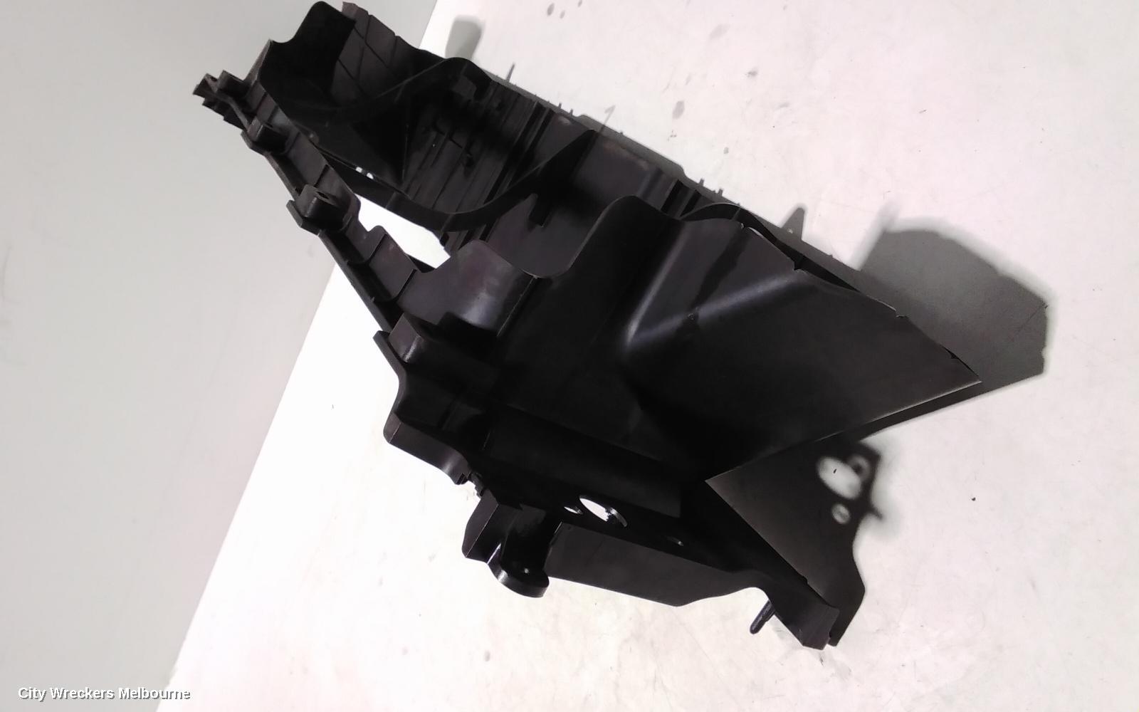 HYUNDAI GENESIS, DH, 11/2014 - 01/2018, AIR GUIDE: 92138