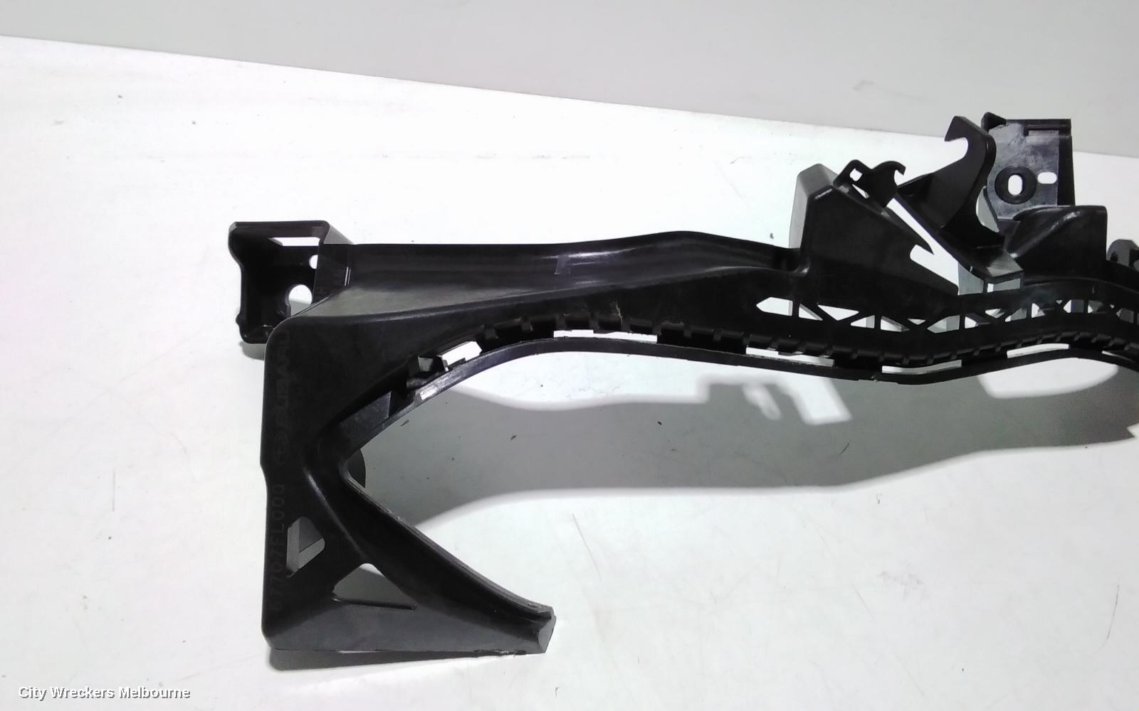 SUBARU XV, G5X, 03/2017 - 06/2023, RHF HEADLIGHT BRACKET * UNDER THE HEADLIGHT *: 92152